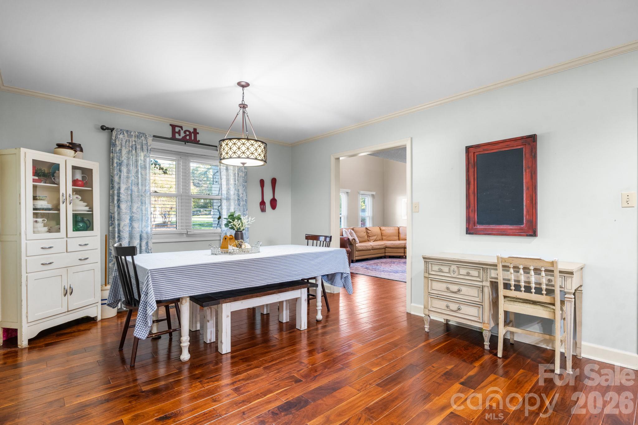 Single Family Residence at 4056 Shadowood Lane, Hickory, photo 8 of 48