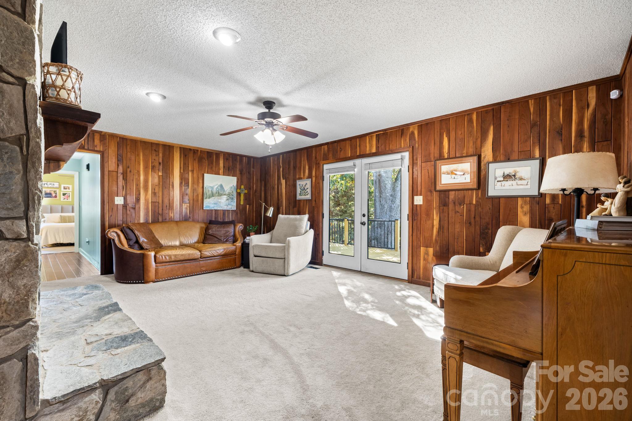 Single Family Residence at 4056 Shadowood Lane, Hickory, photo 17 of 48