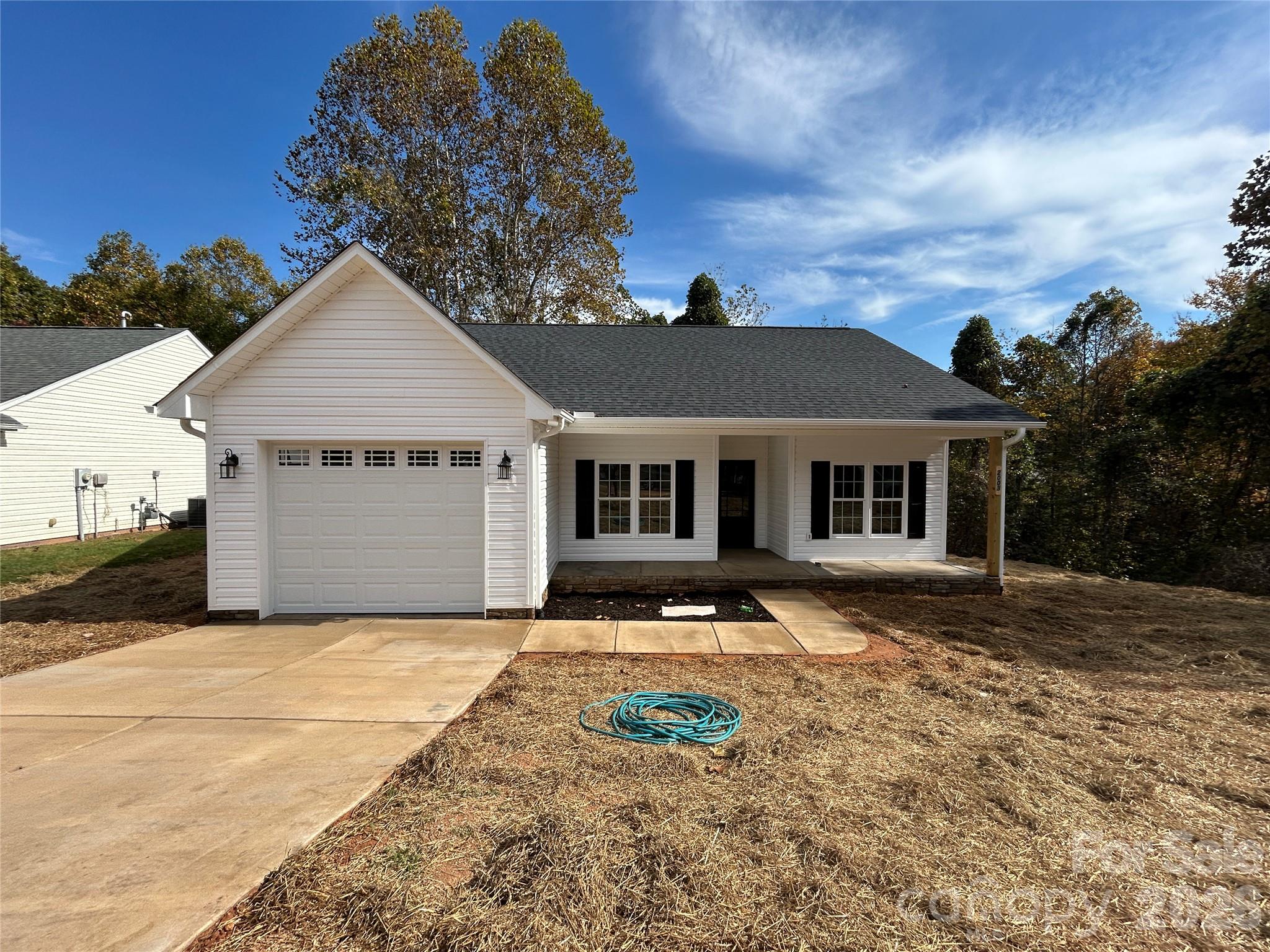 Single Family Residence at 2003 9th Street Street SE, Hickory, photo 2 of 19