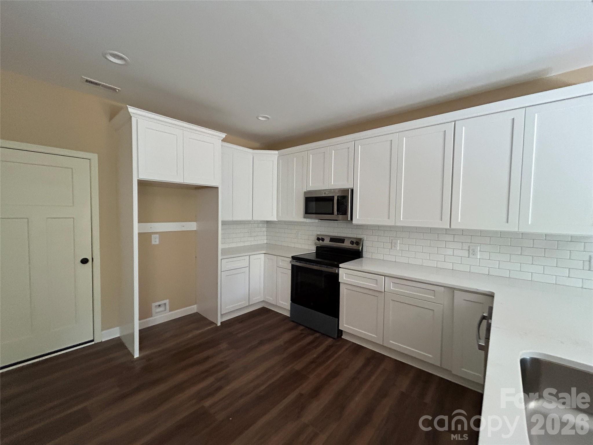 Single Family Residence at 2003 9th Street Street SE, Hickory, photo 11 of 19