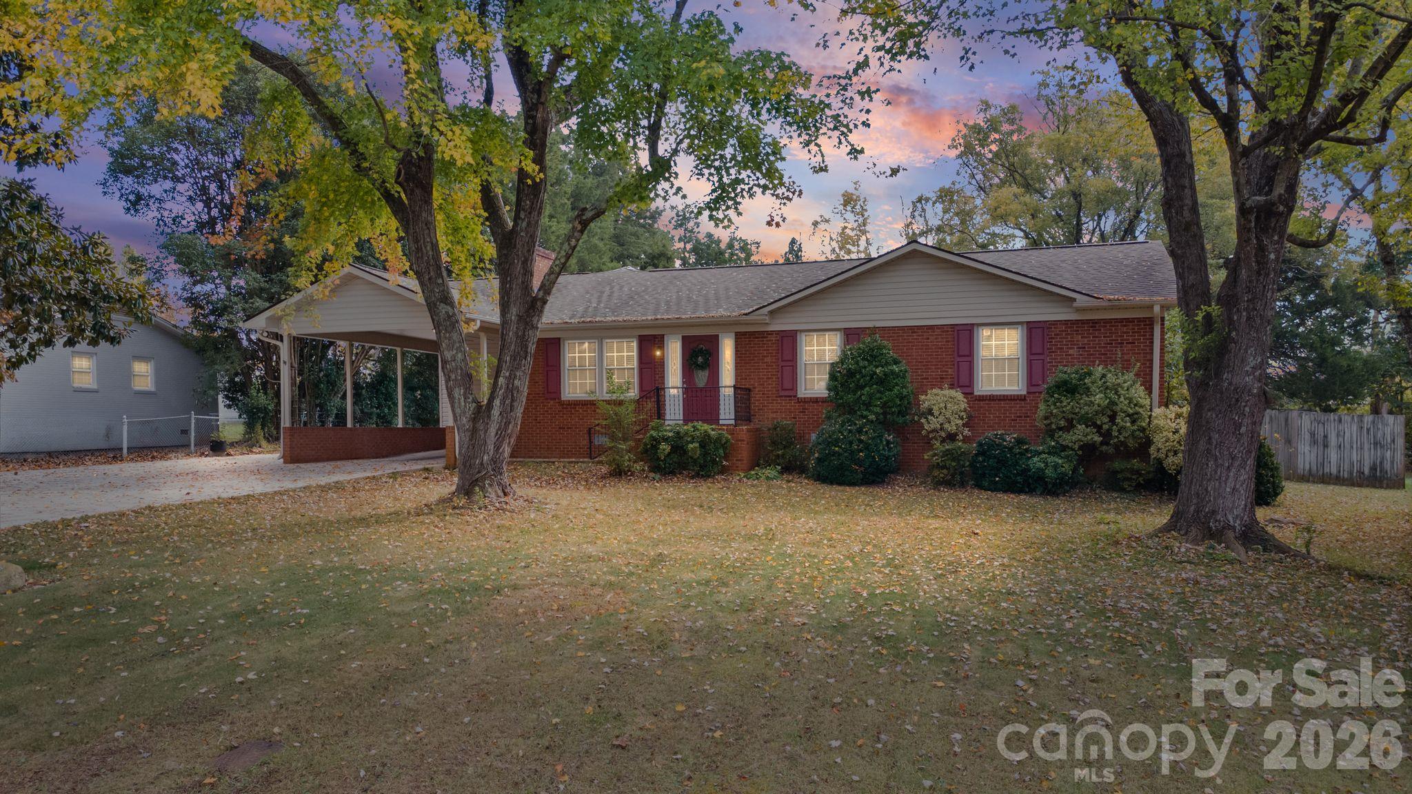 Single Family Residence at 380 Stratford Road, Lexington, photo 2 of 29