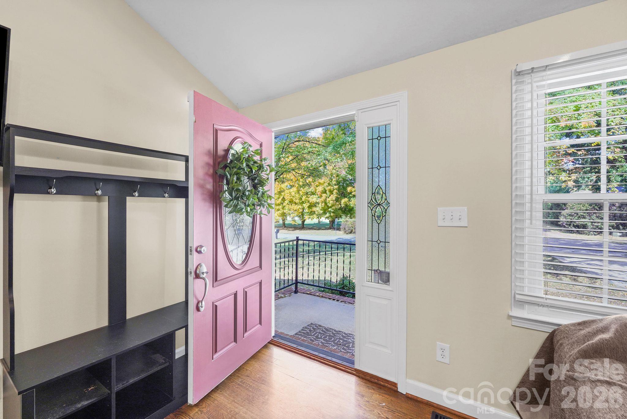 Single Family Residence at 380 Stratford Road, Lexington, photo 3 of 29