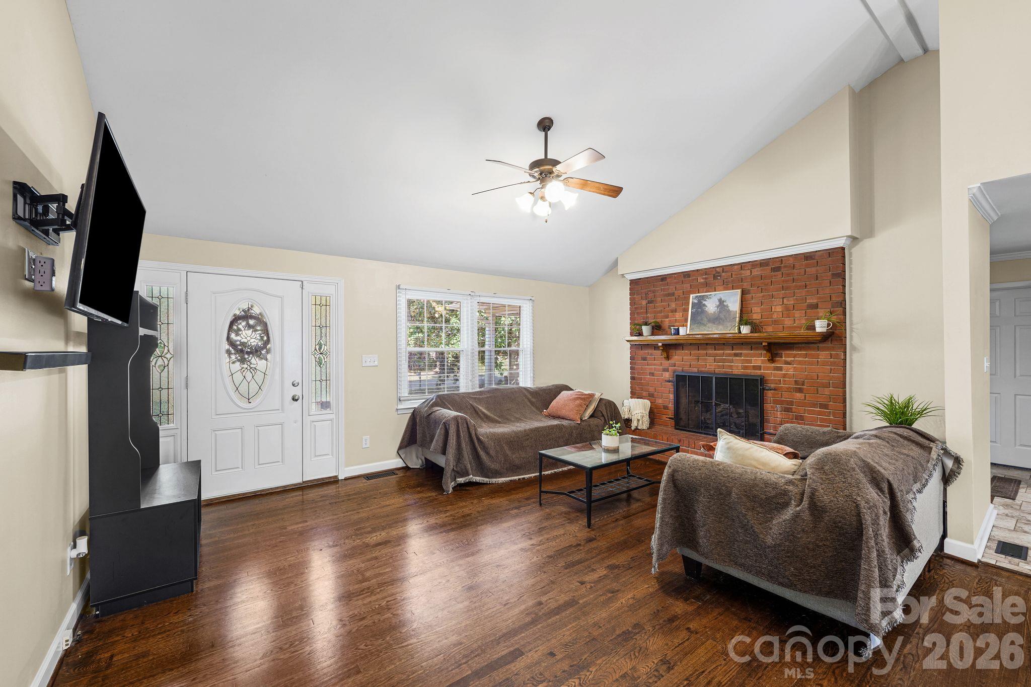 Single Family Residence at 380 Stratford Road, Lexington, photo 5 of 29