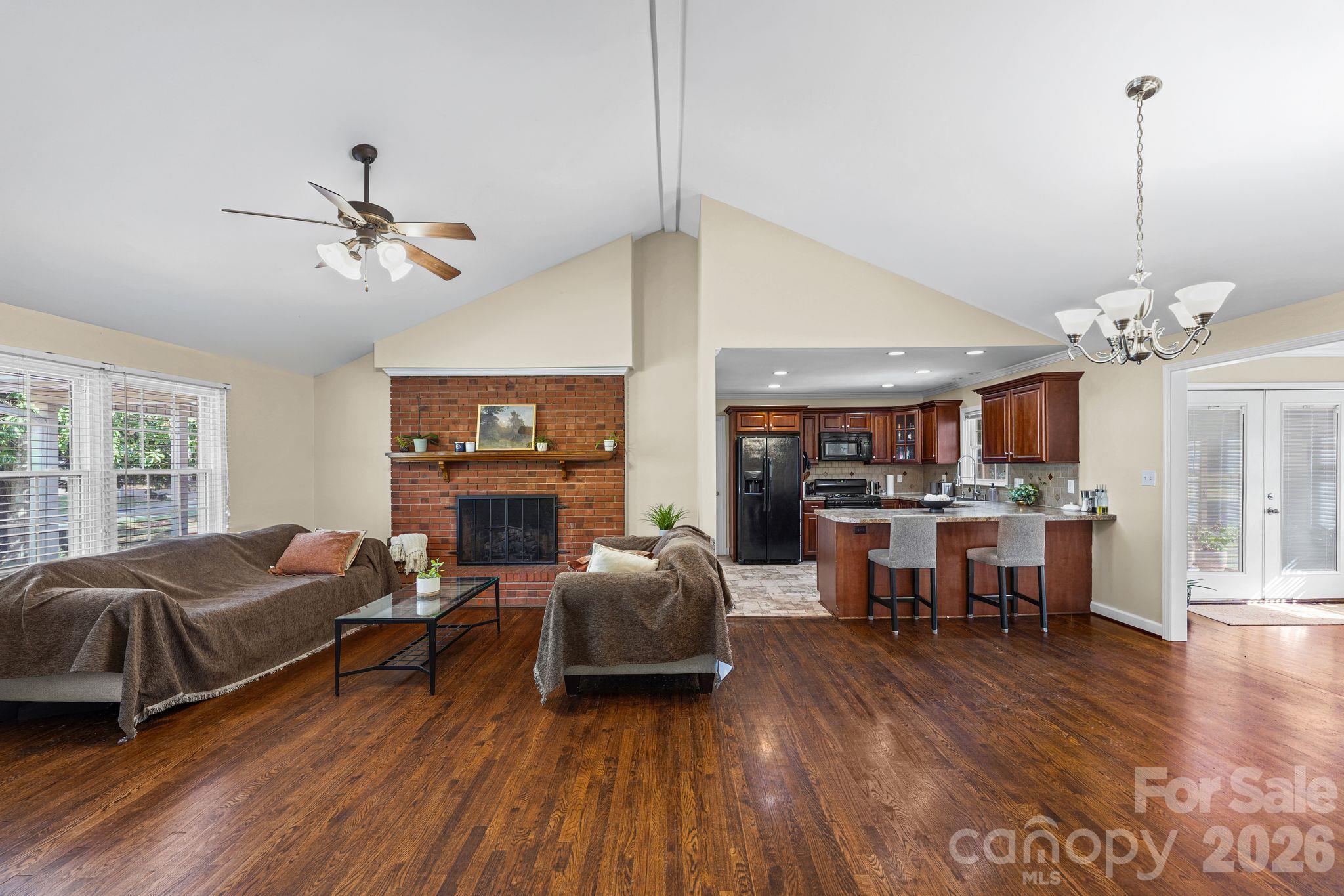 Single Family Residence at 380 Stratford Road, Lexington, photo 6 of 29