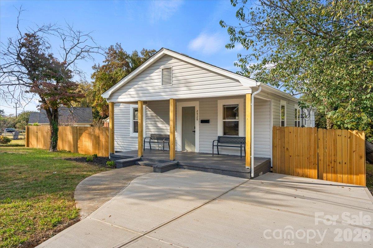 Single Family Residence at 2428 Booker Avenue, Charlotte, photo 5 of 38