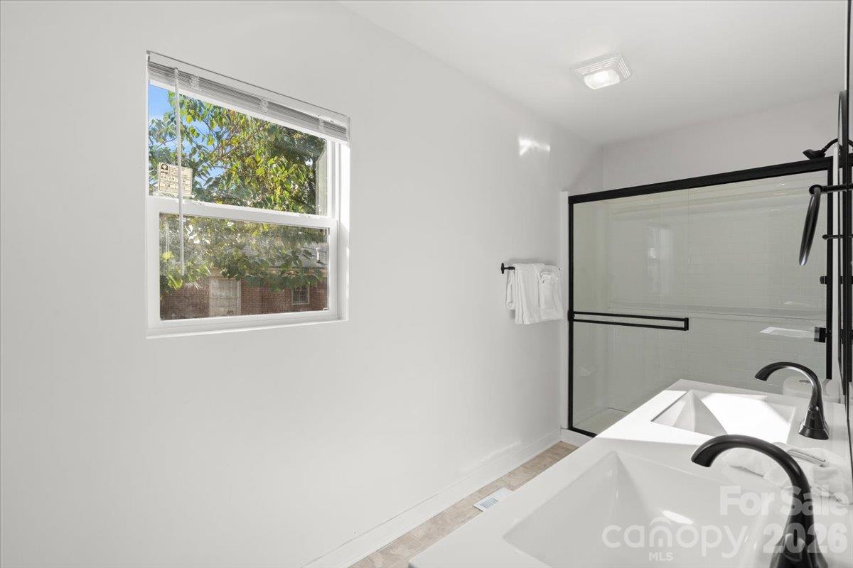 Single Family Residence at 2428 Booker Avenue, Charlotte, photo 10 of 38