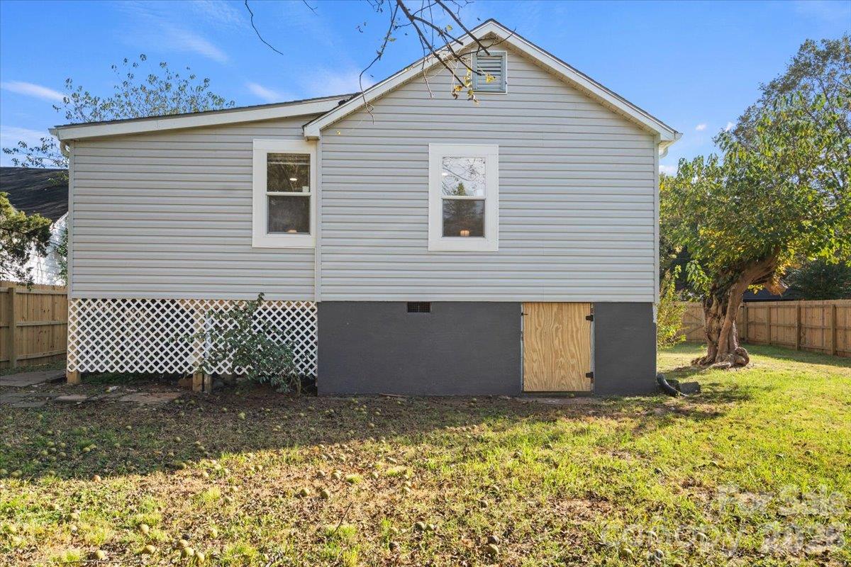 Single Family Residence at 2428 Booker Avenue, Charlotte, photo 33 of 38