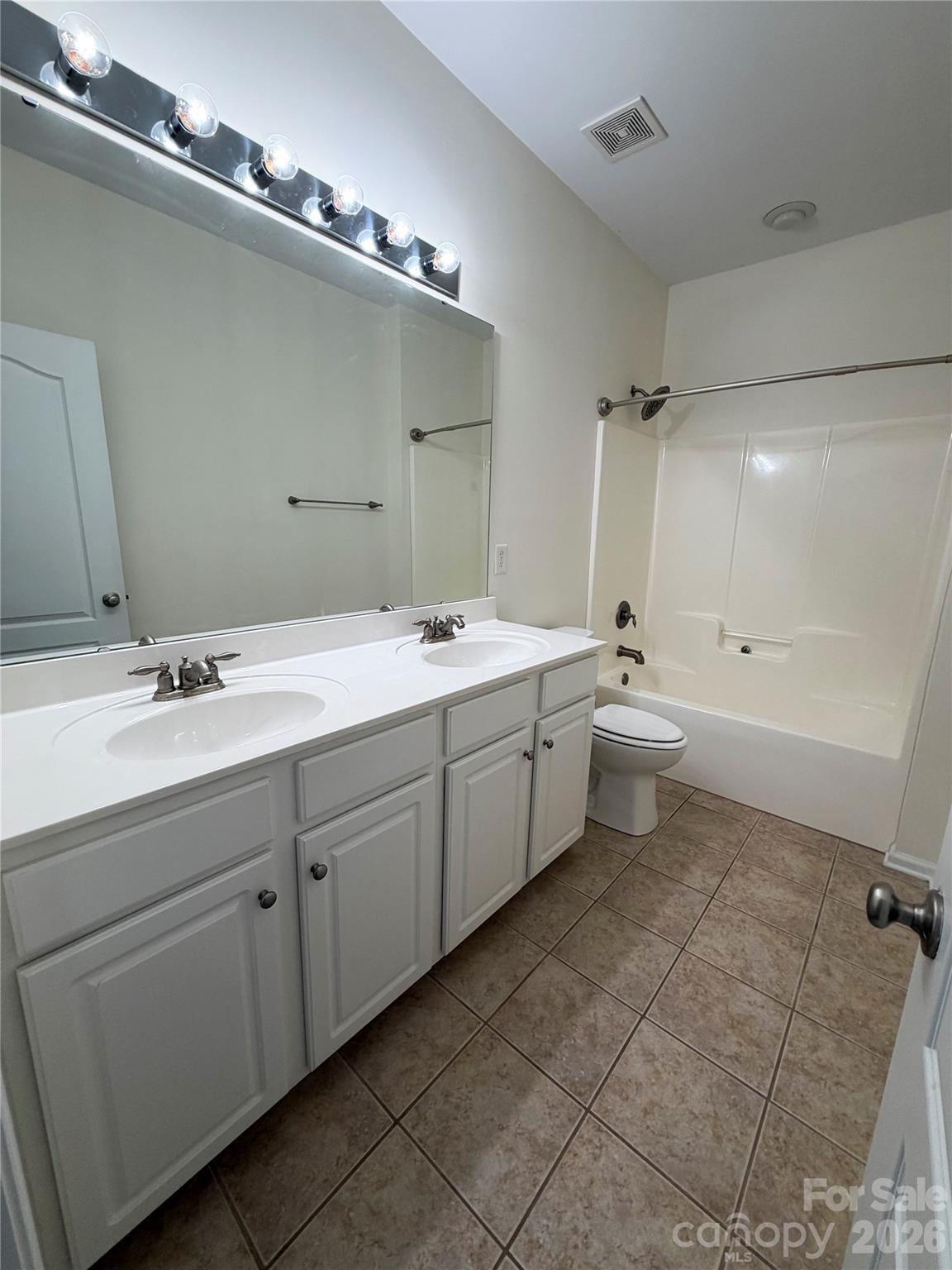 Second floor full bathroom - 3614 Pinetree Avenue SW, Concord