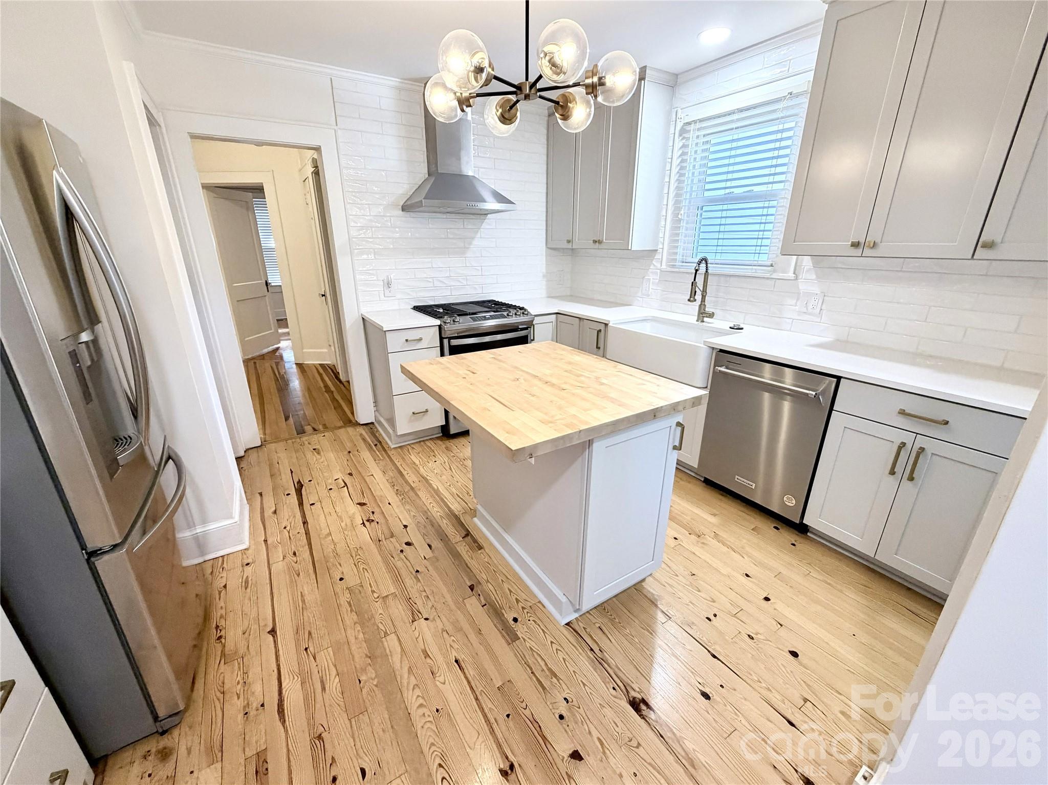 Single Family Residence at 702 McKnight Street, Belmont, photo 4 of 20