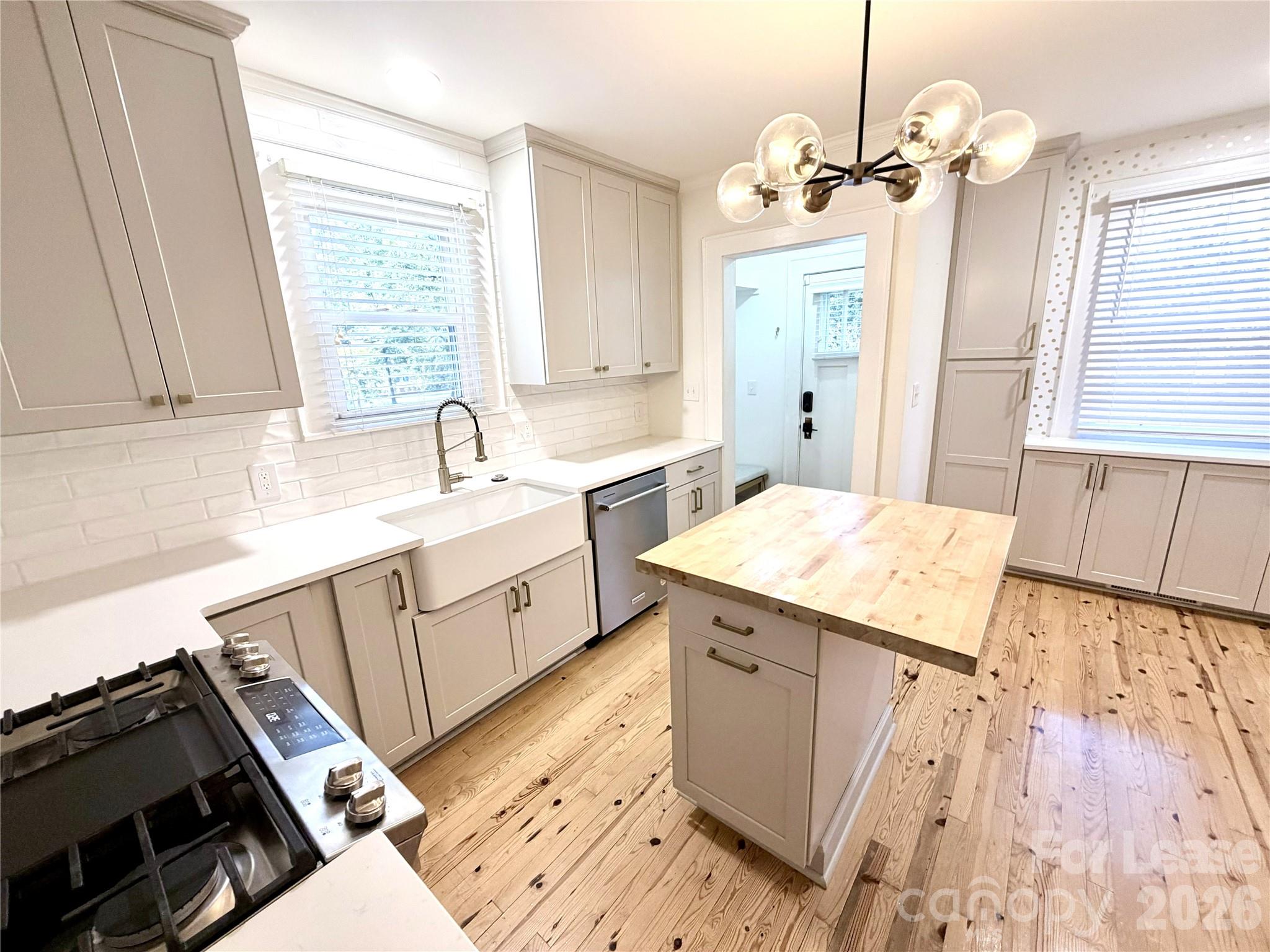 Single Family Residence at 702 McKnight Street, Belmont, photo 7 of 20