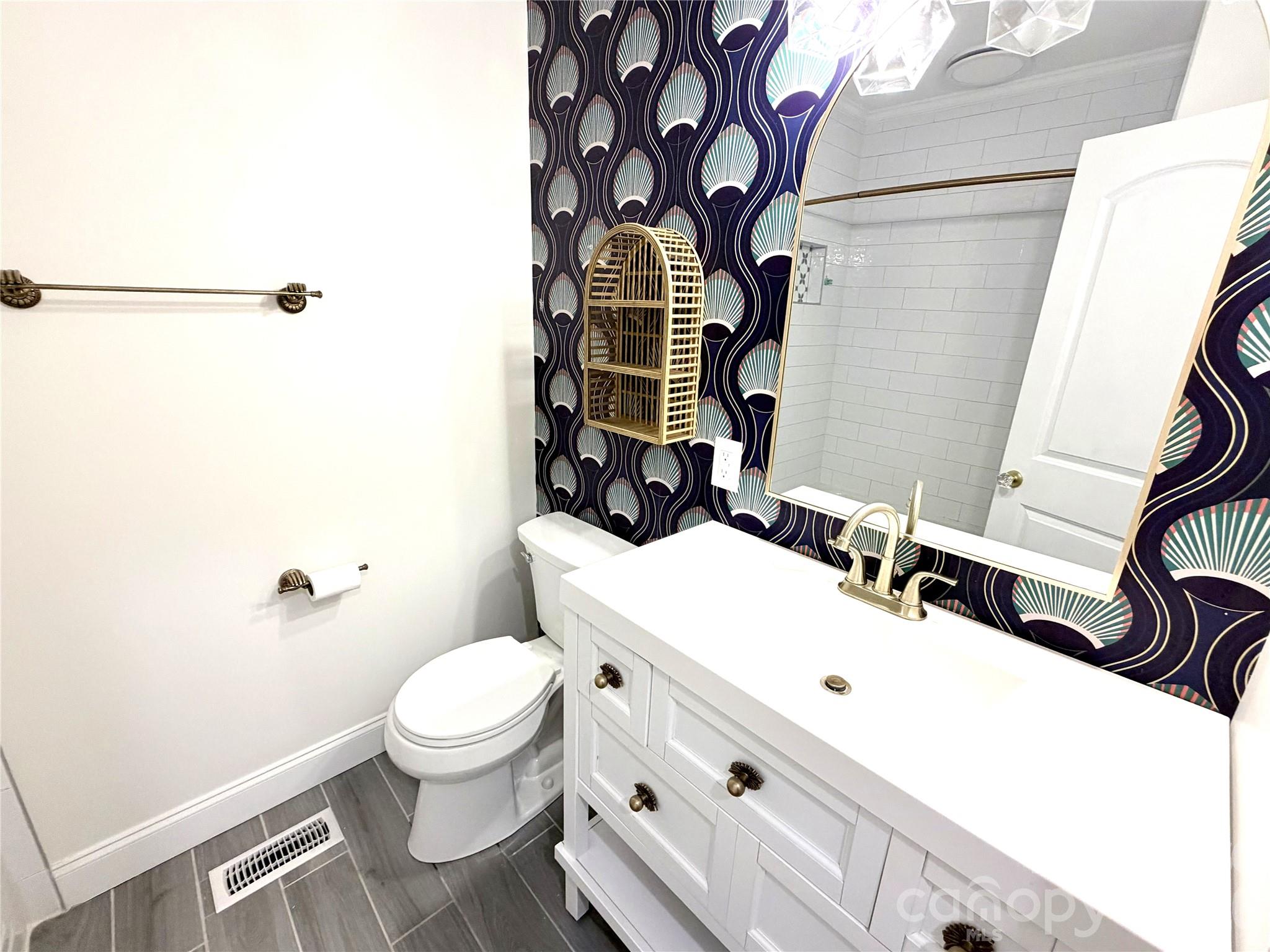 Single Family Residence at 702 McKnight Street, Belmont, photo 15 of 20
