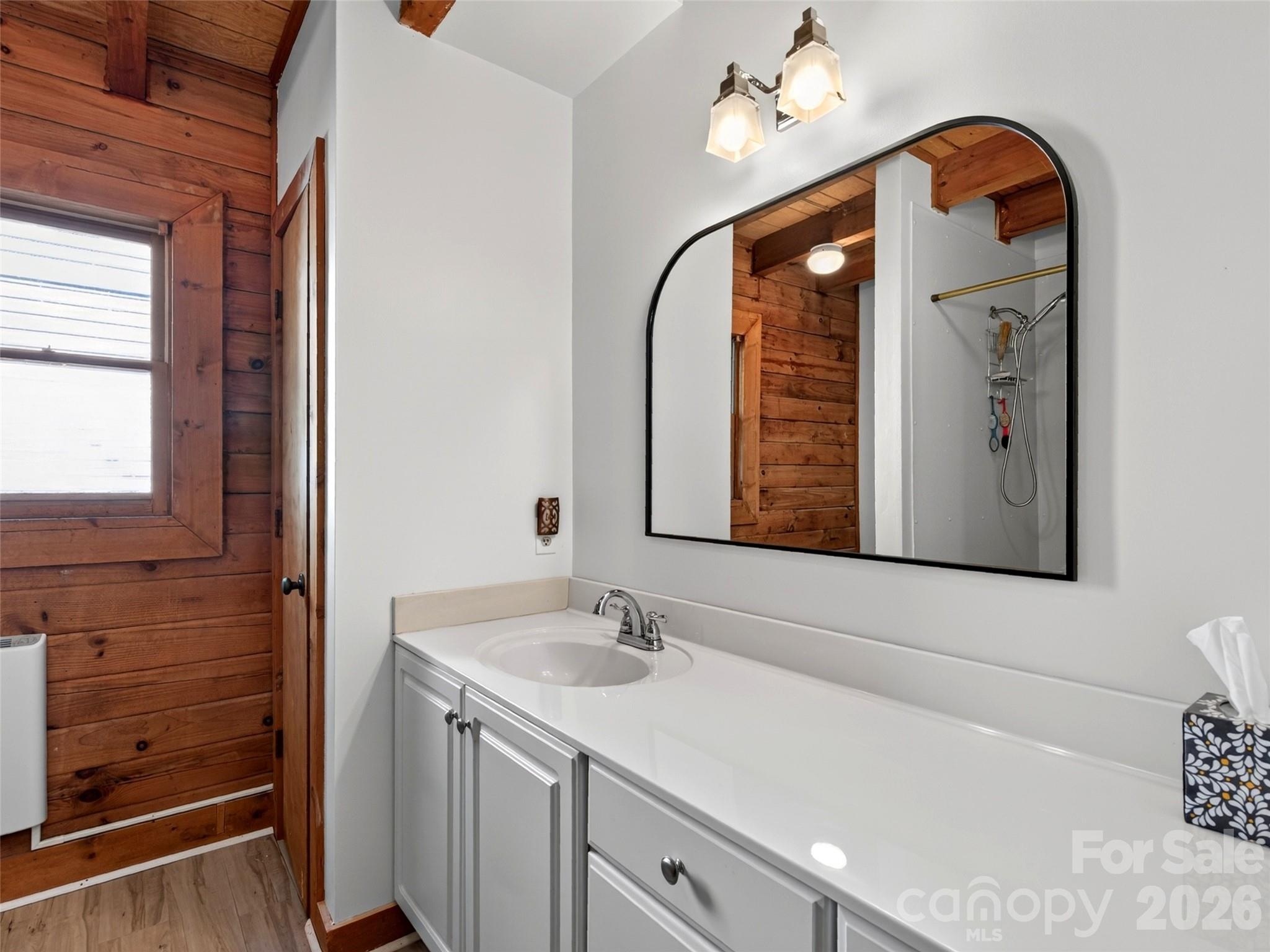 Main level en-suite bathroom - 335 Moody Cove Road, Weaverville