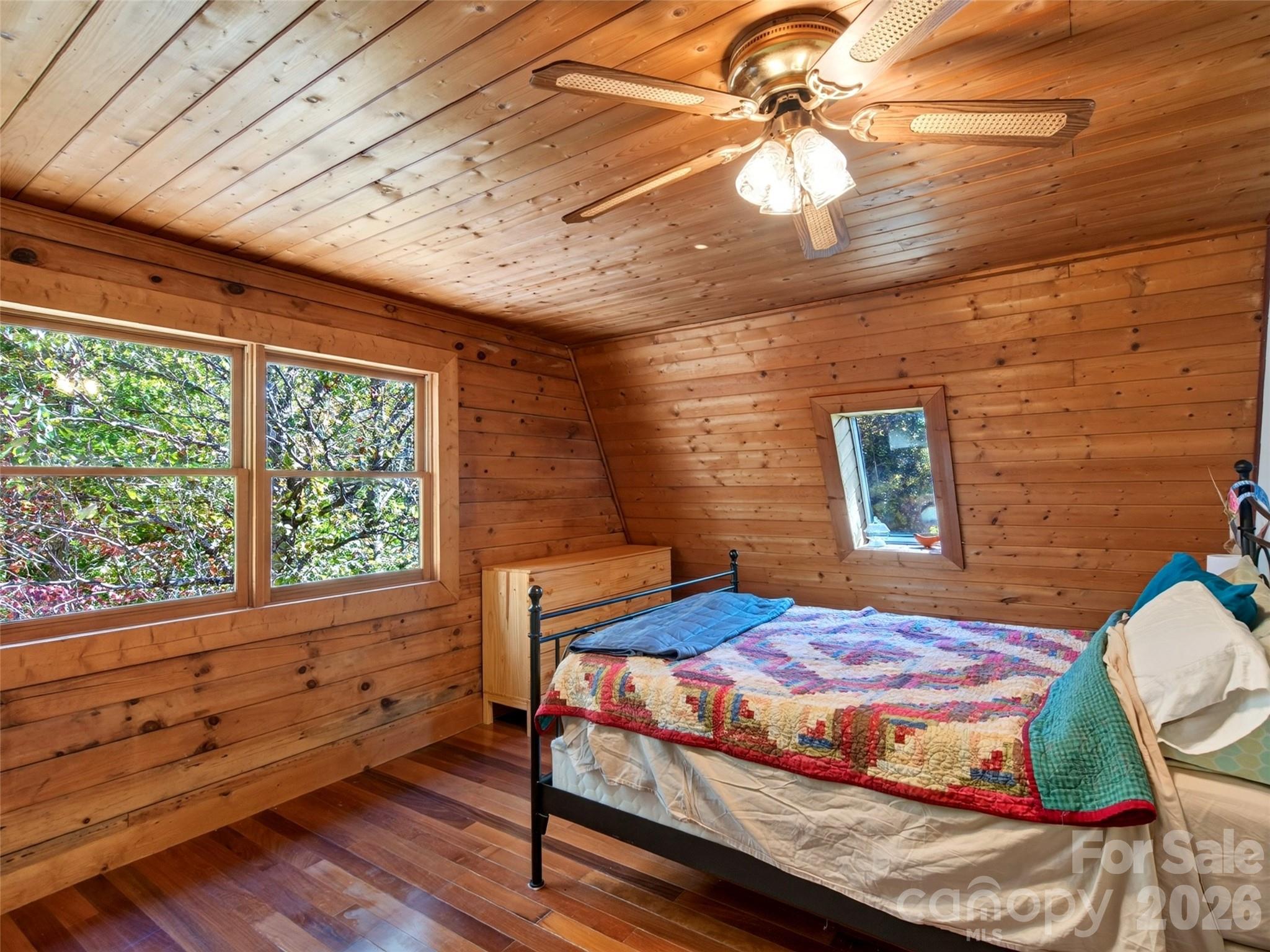 Upstairs bedroom - 335 Moody Cove Road, Weaverville