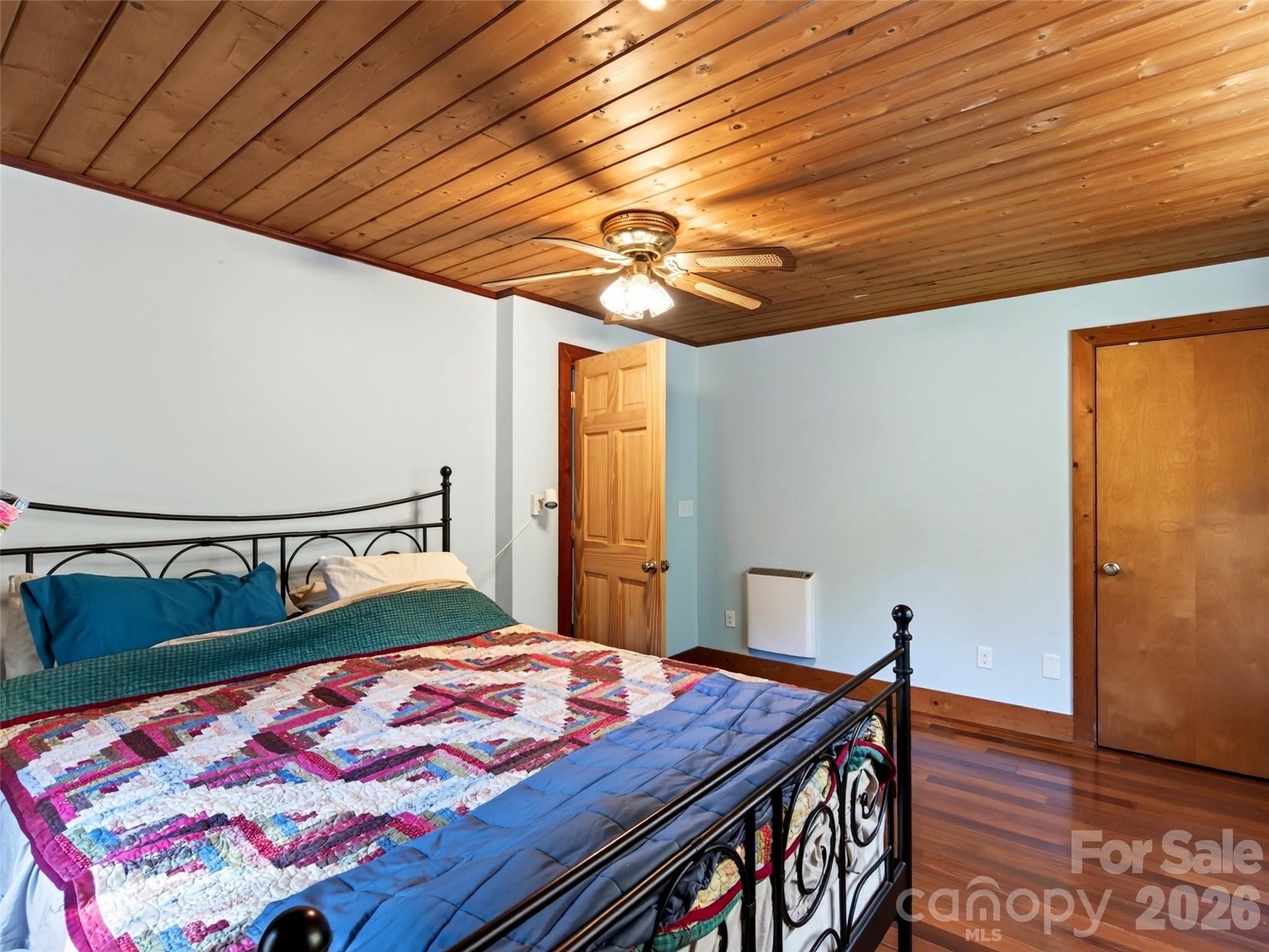 Upstairs bedroom - 335 Moody Cove Road, Weaverville