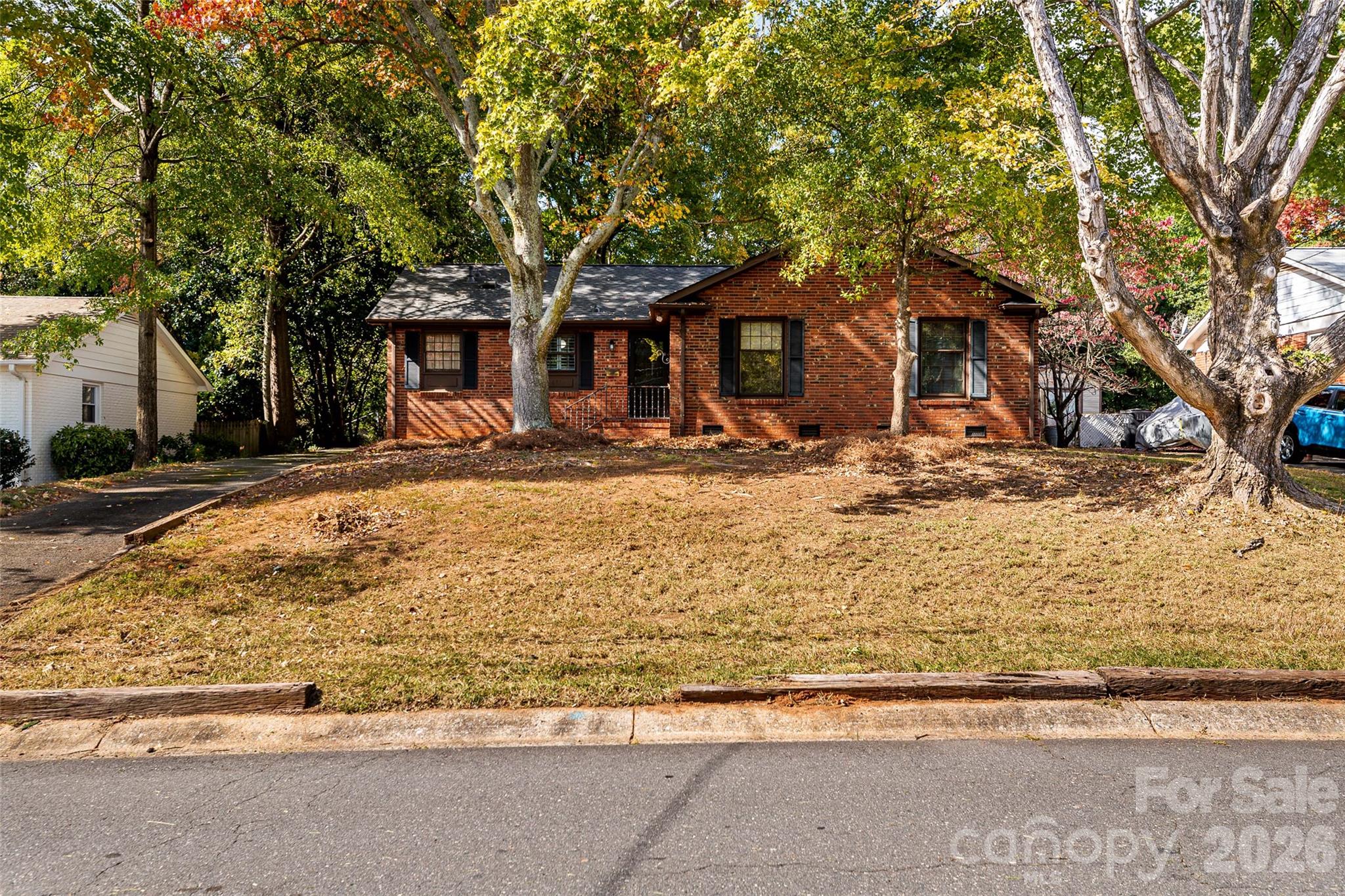 Single Family Residence at 6730 Brookcrest Drive, Charlotte