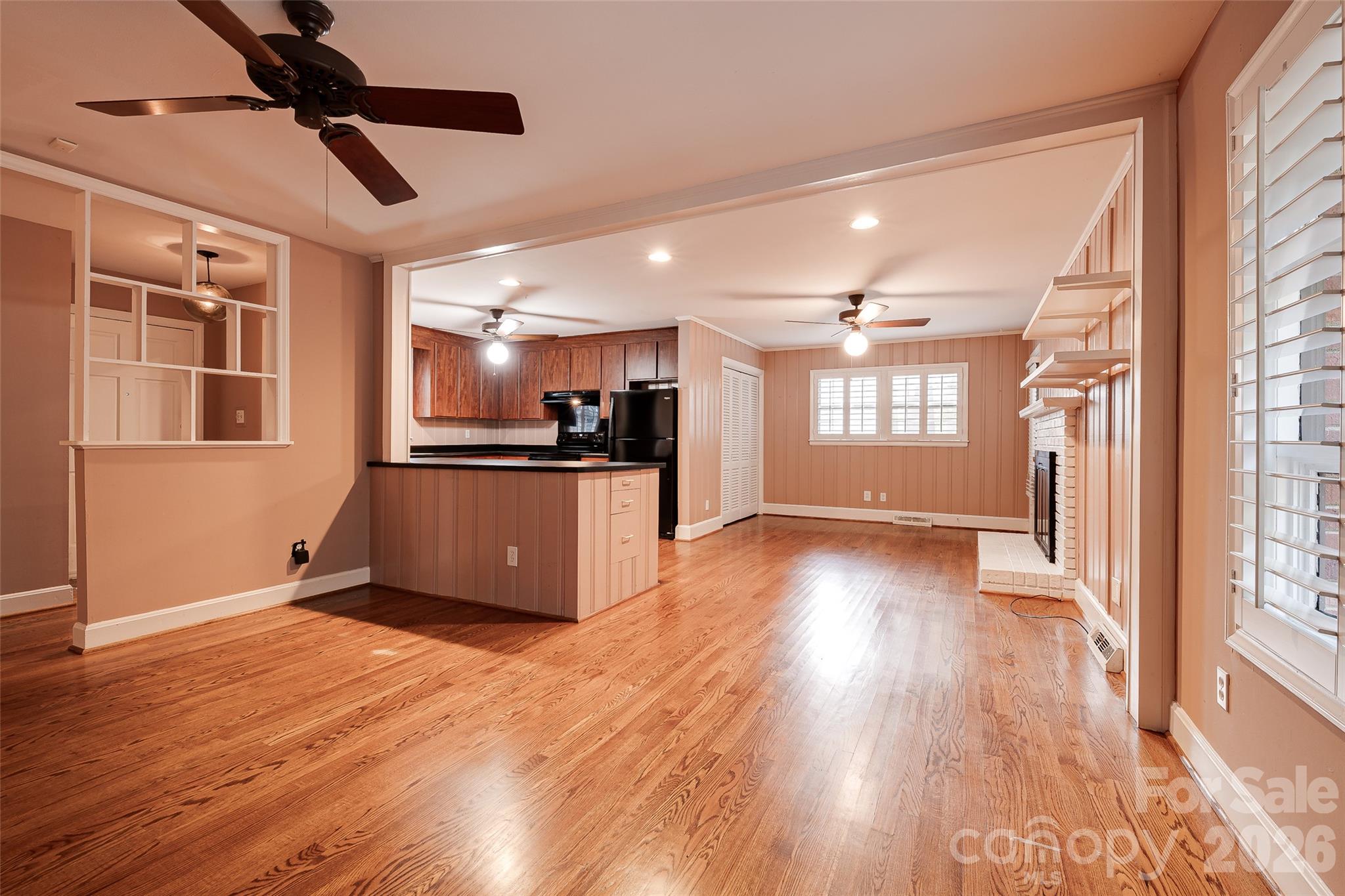 Single Family Residence at 6730 Brookcrest Drive, Charlotte, photo 3 of 29