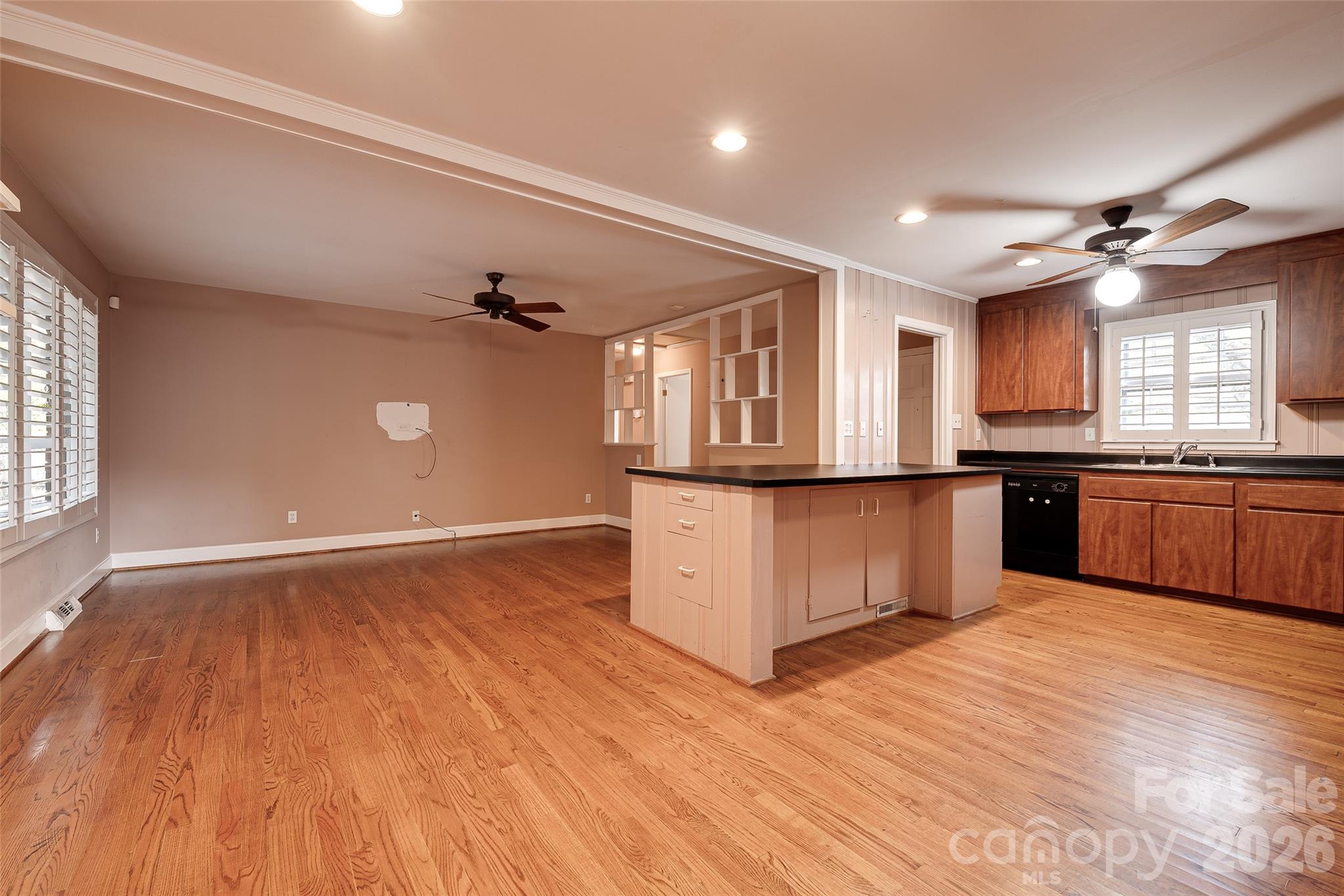 Single Family Residence at 6730 Brookcrest Drive, Charlotte, photo 8 of 29