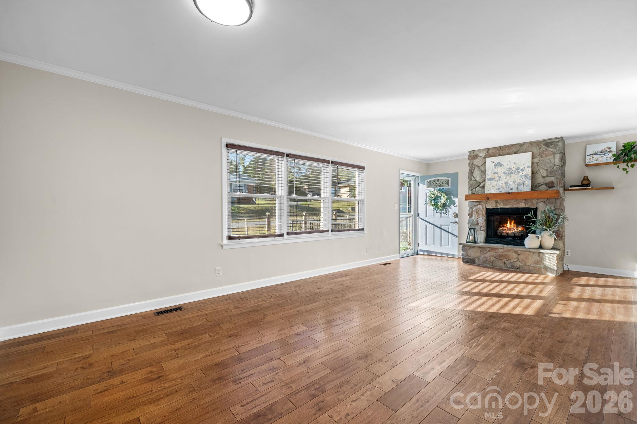 Large living room - 118 Whitley Road, Morganton