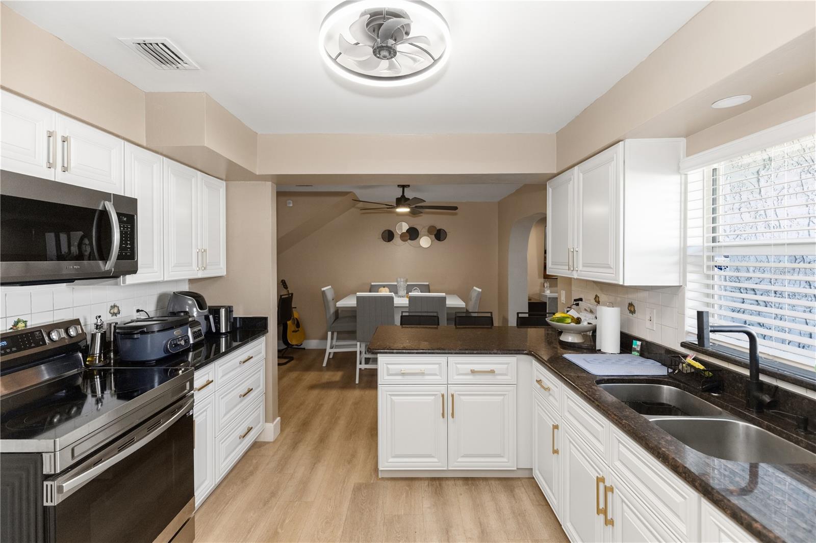 Single Family Residence at 6711 RALSTON BEACH CIR, TAMPA, photo 12 of 62