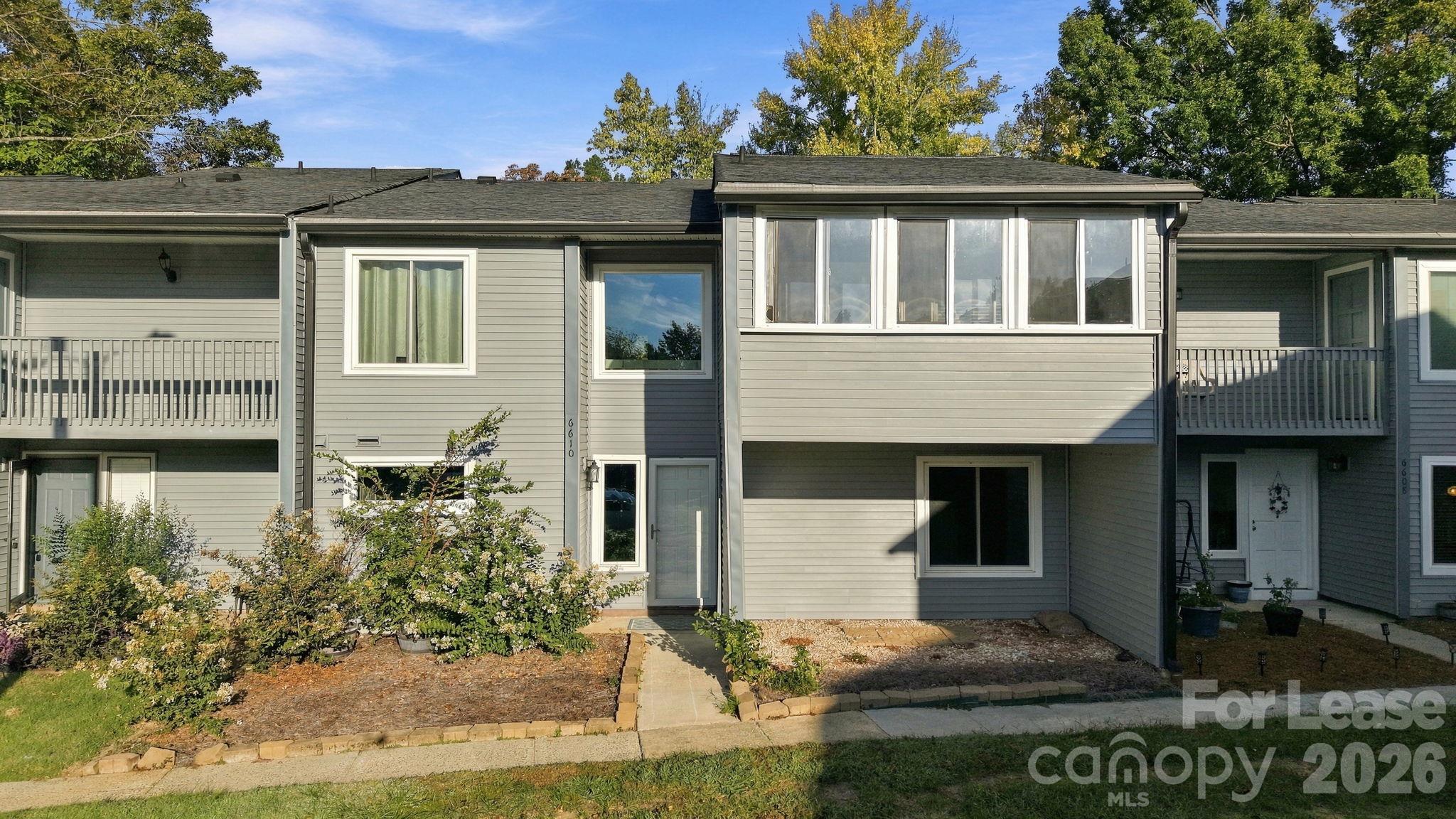 Townhouse at 6610 Point Comfort Lane, Charlotte, photo 2 of 37
