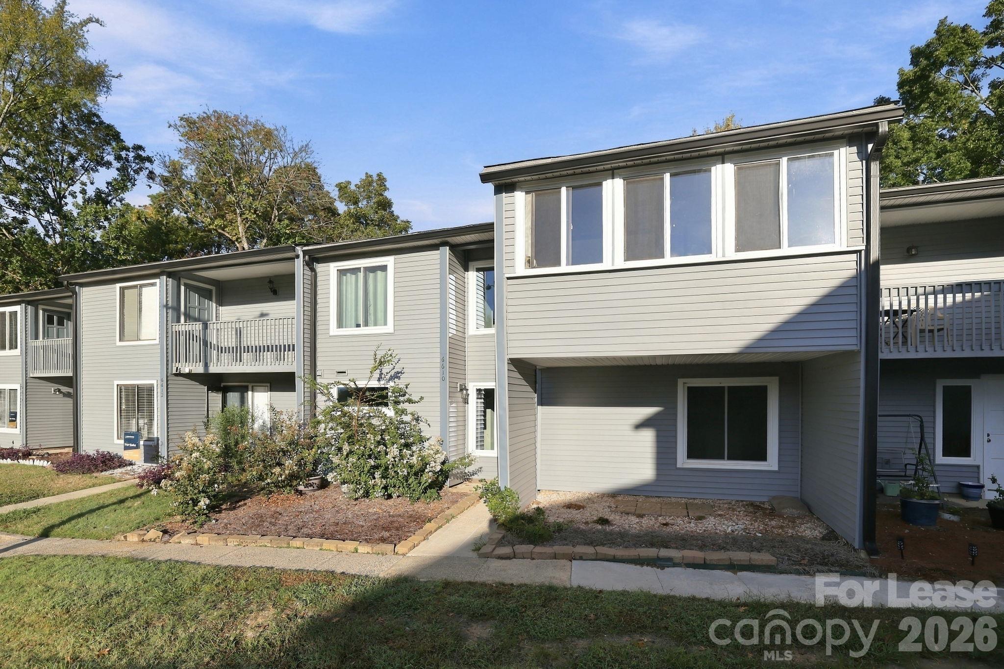 Townhouse at 6610 Point Comfort Lane, Charlotte, photo 3 of 37