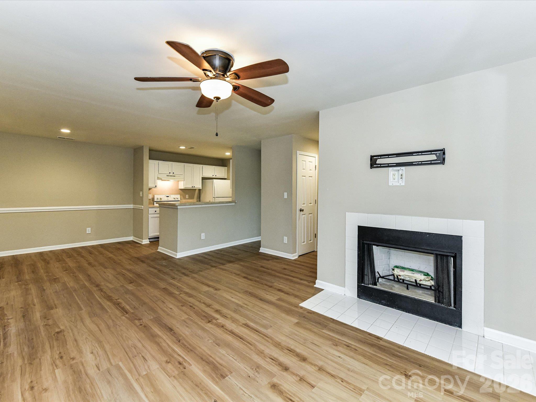 Condominium at 8020 Tremaine Court, Charlotte, photo 7 of 30
