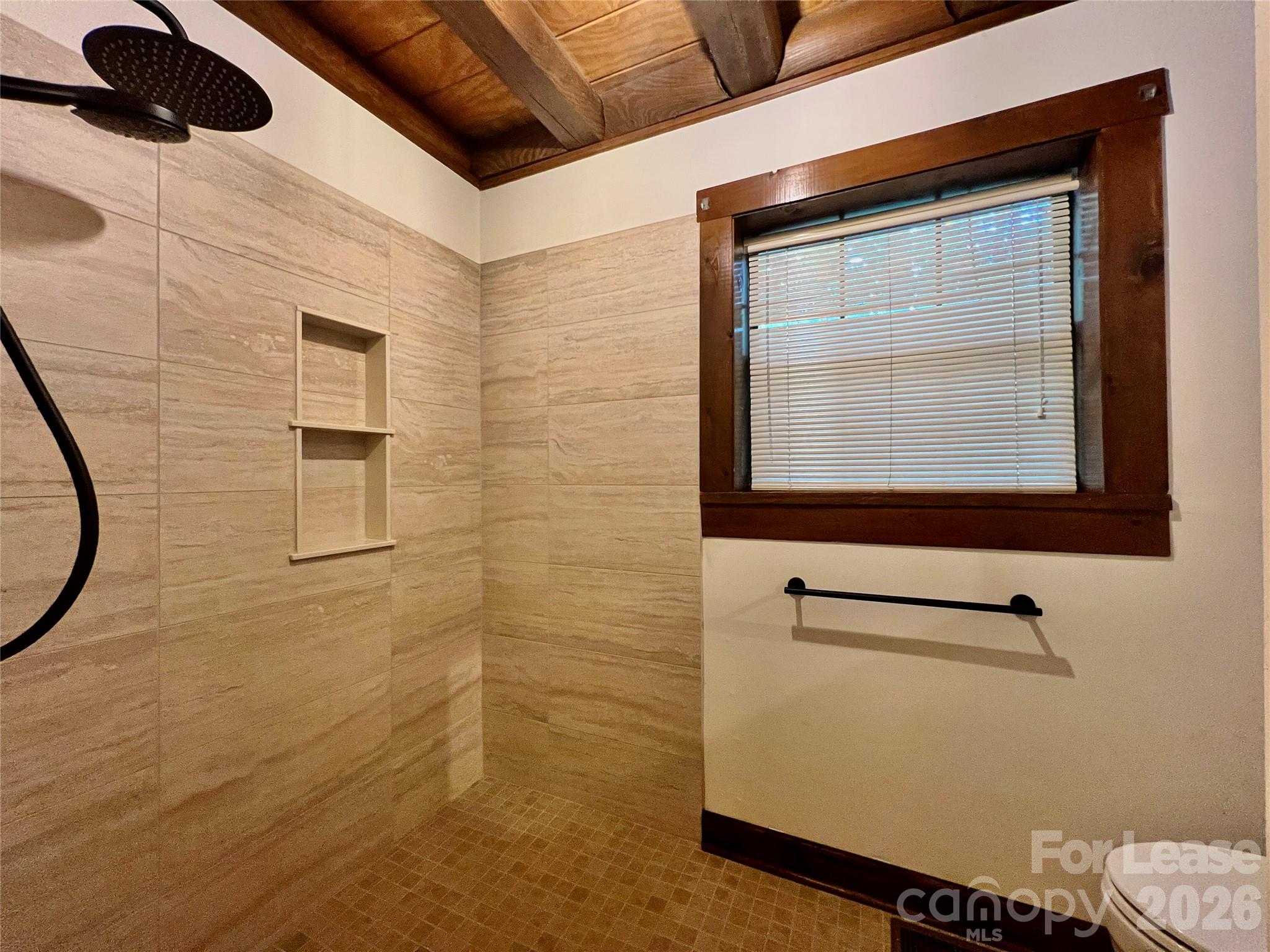 Single Family Residence at 6808 Linda Lake Drive, Charlotte, photo 15 of 29