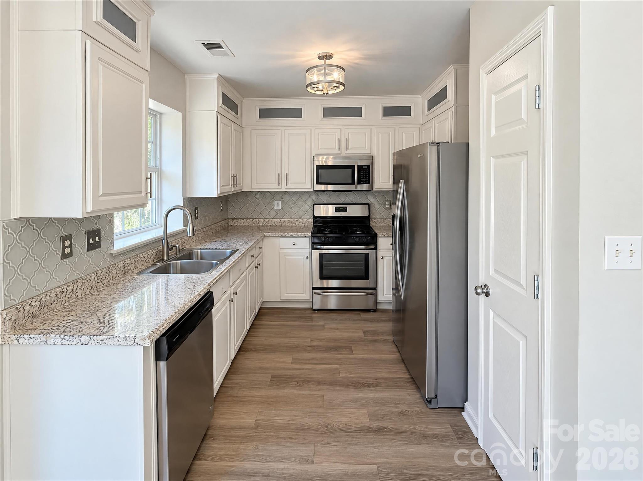 Single Family Residence at 10809 Northgate Trail Drive, Charlotte, photo 2 of 29