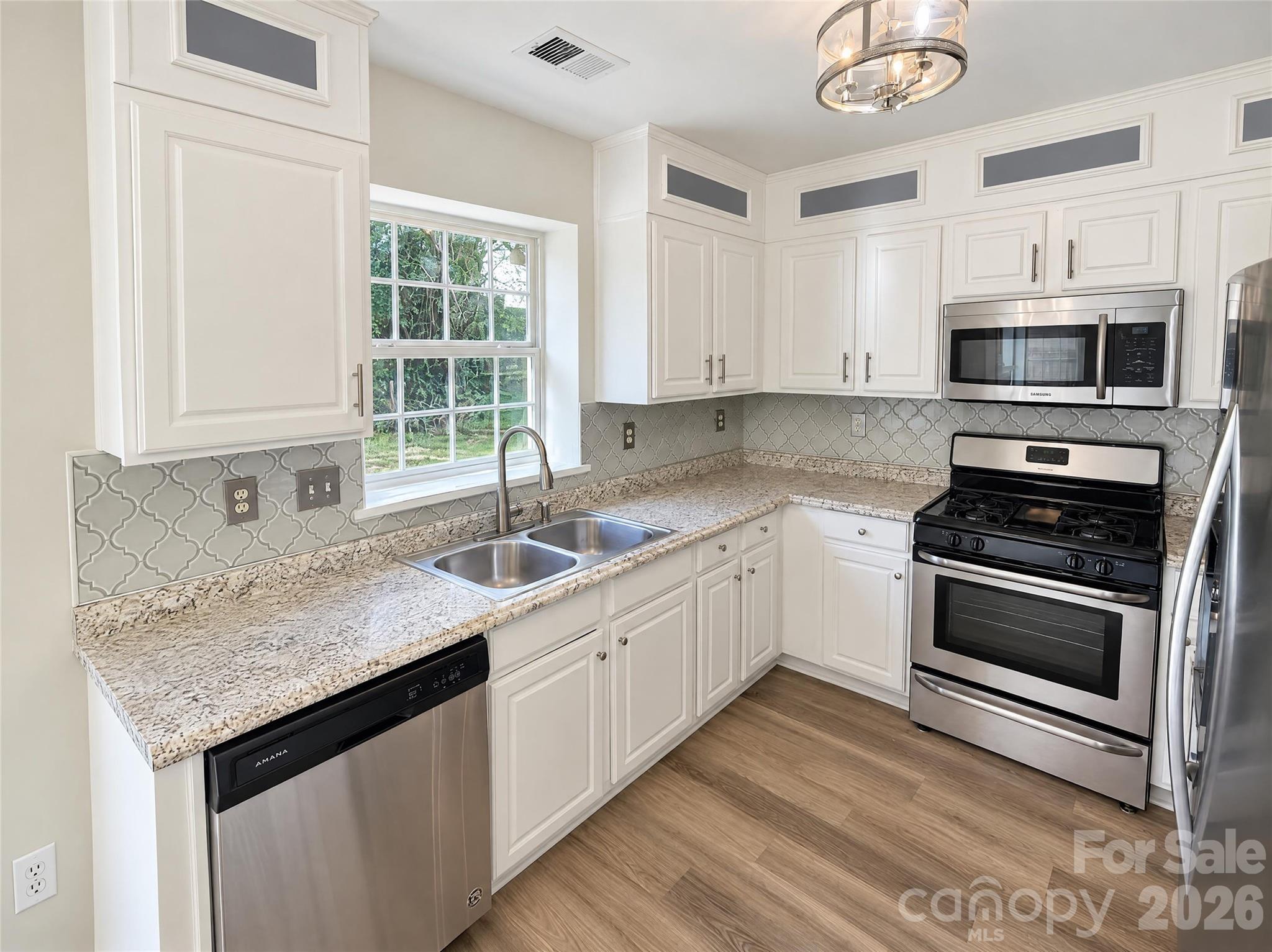 Single Family Residence at 10809 Northgate Trail Drive, Charlotte, photo 6 of 29