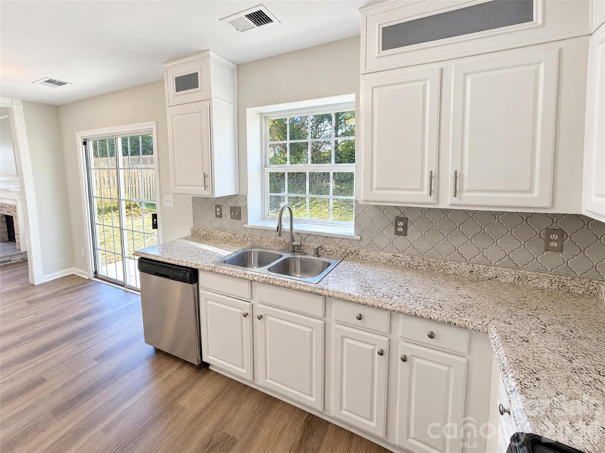 Single Family Residence at 10809 Northgate Trail Drive, Charlotte, photo 7 of 29