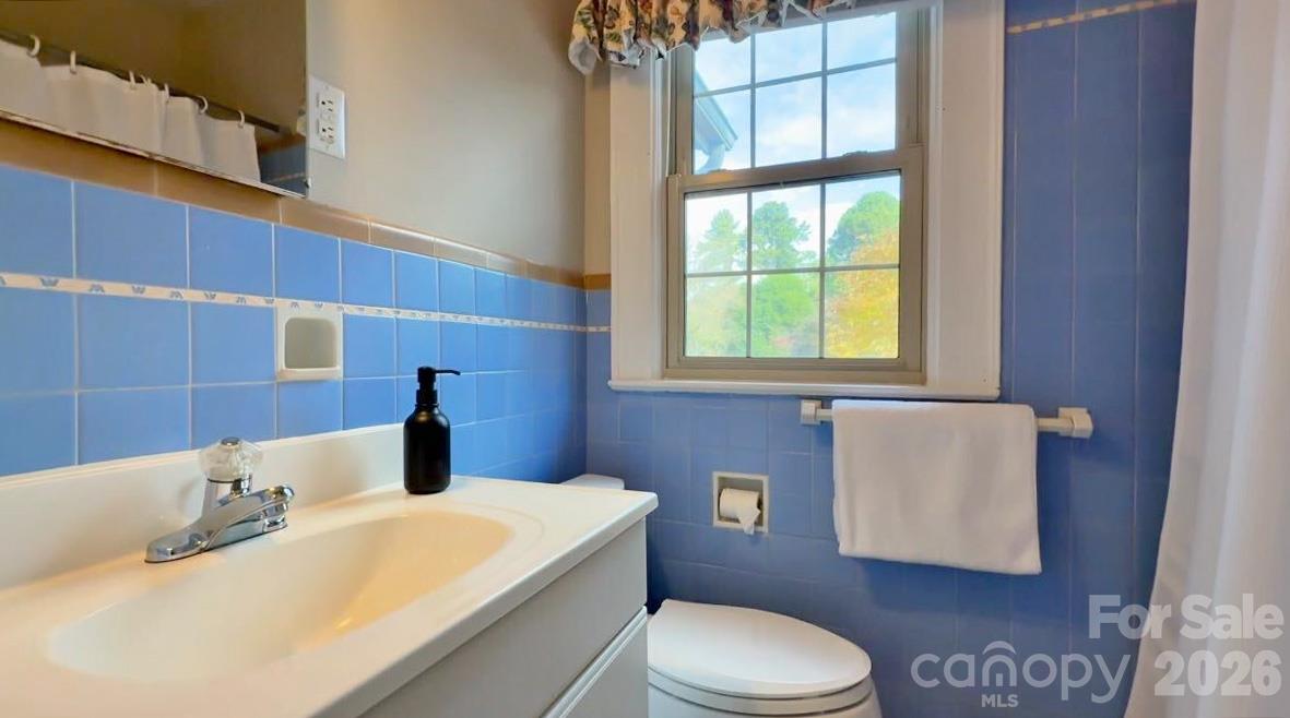 Single Family Residence at 15 Circle Drive, Belmont, photo 25 of 48