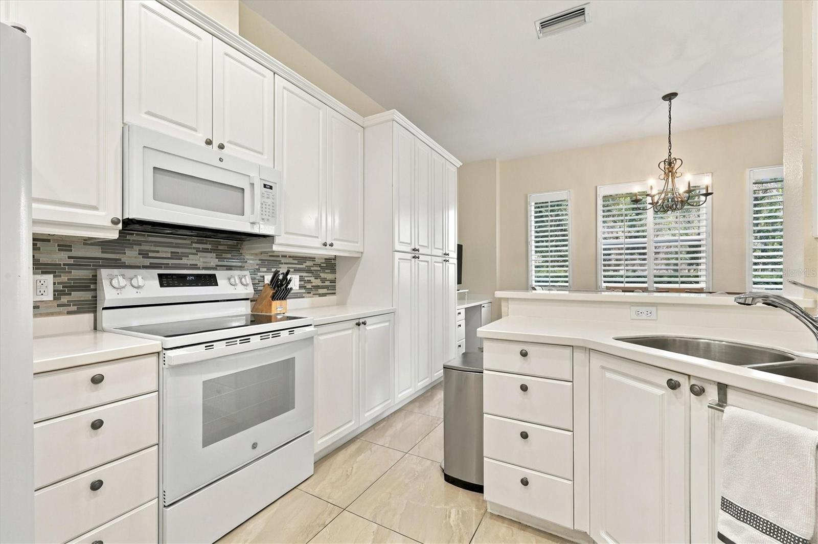 Condominium at 5531 46TH CT W, BRADENTON, photo 12 of 40