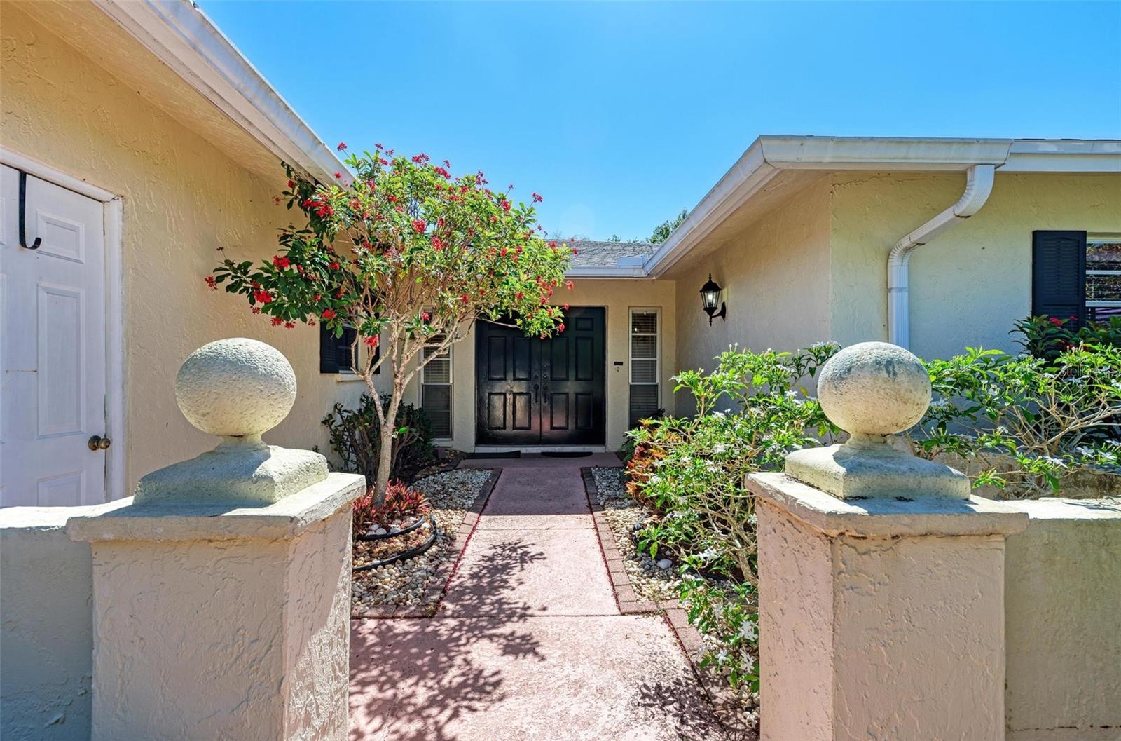 Villa at 6954 W COUNTRY CLUB DR N, SARASOTA, photo 4 of 22