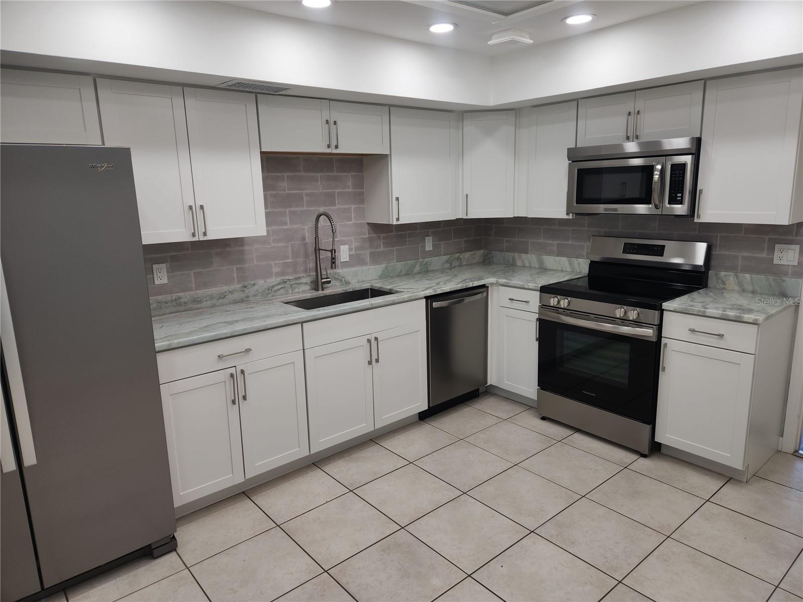 Villa at 6954 W COUNTRY CLUB DR N, SARASOTA, photo 5 of 22