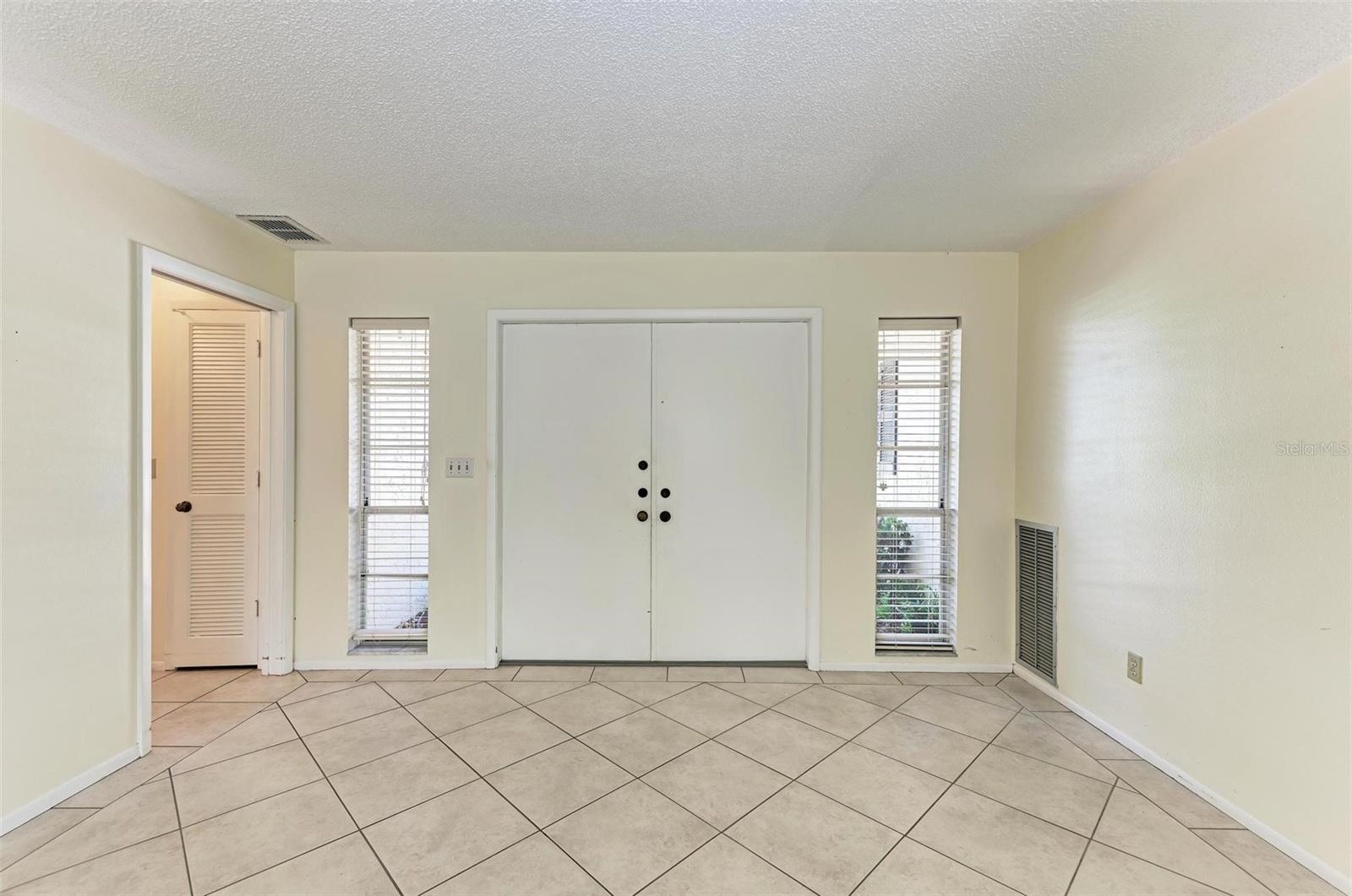 Villa at 6954 W COUNTRY CLUB DR N, SARASOTA, photo 7 of 22