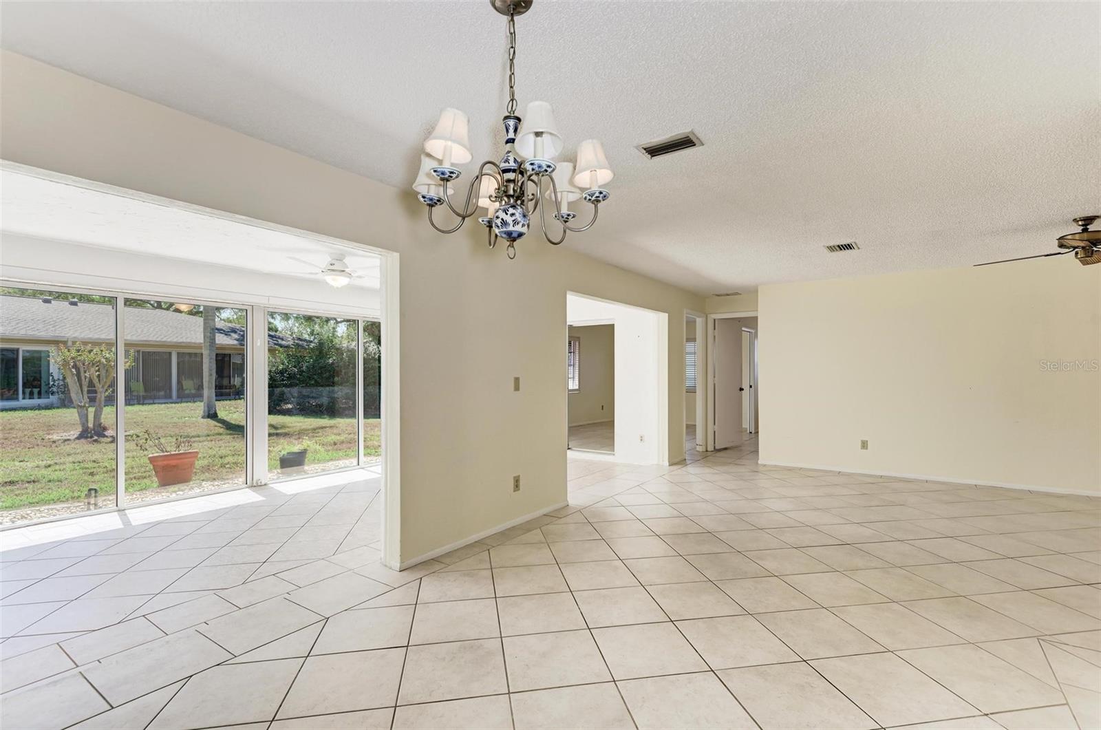 Villa at 6954 W COUNTRY CLUB DR N, SARASOTA, photo 10 of 22