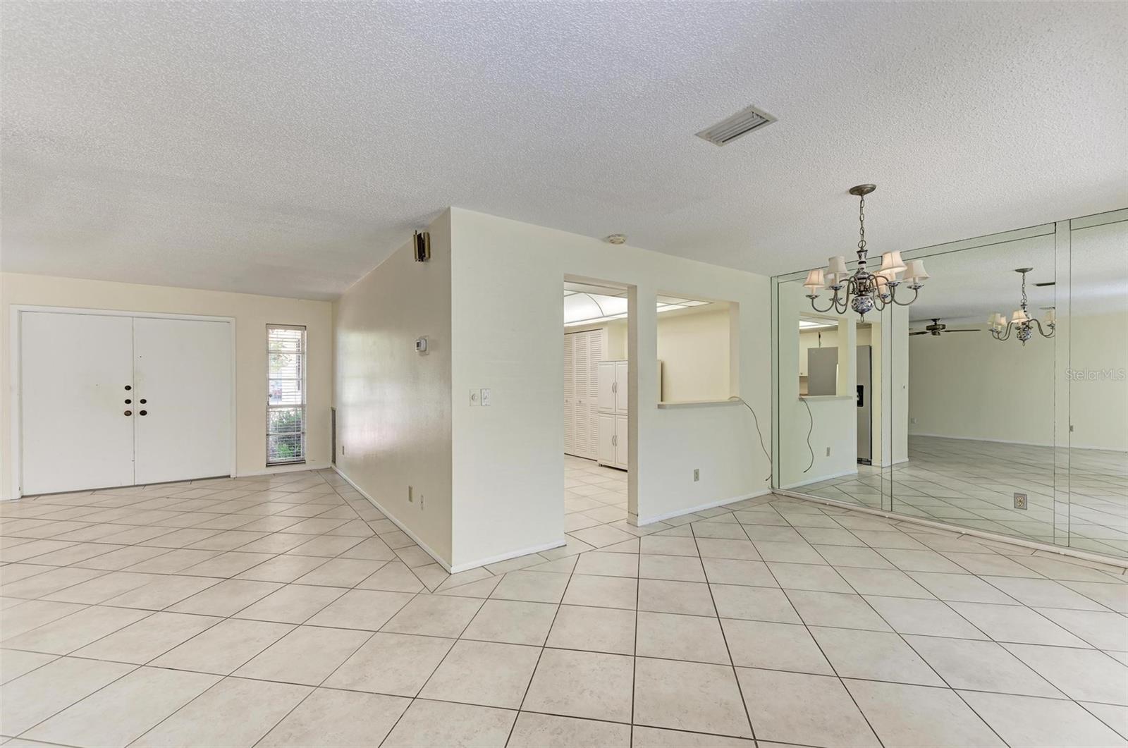 Villa at 6954 W COUNTRY CLUB DR N, SARASOTA, photo 12 of 22