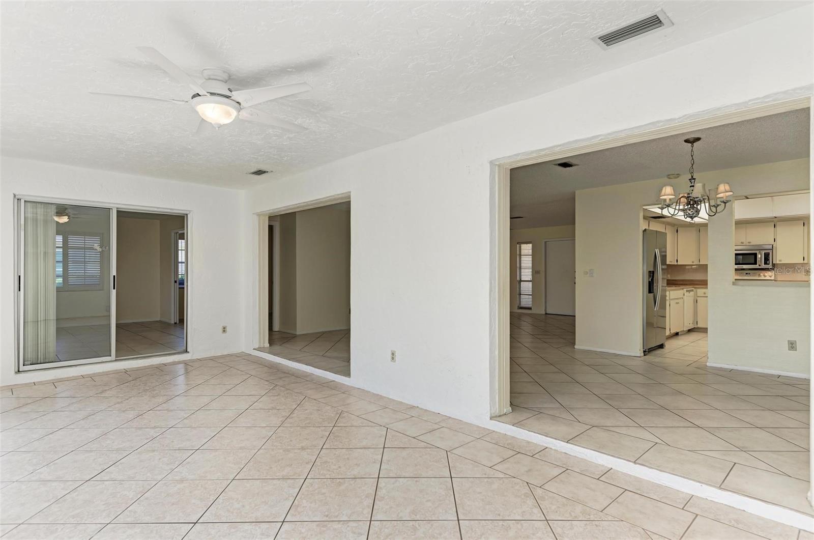 Villa at 6954 W COUNTRY CLUB DR N, SARASOTA, photo 17 of 22