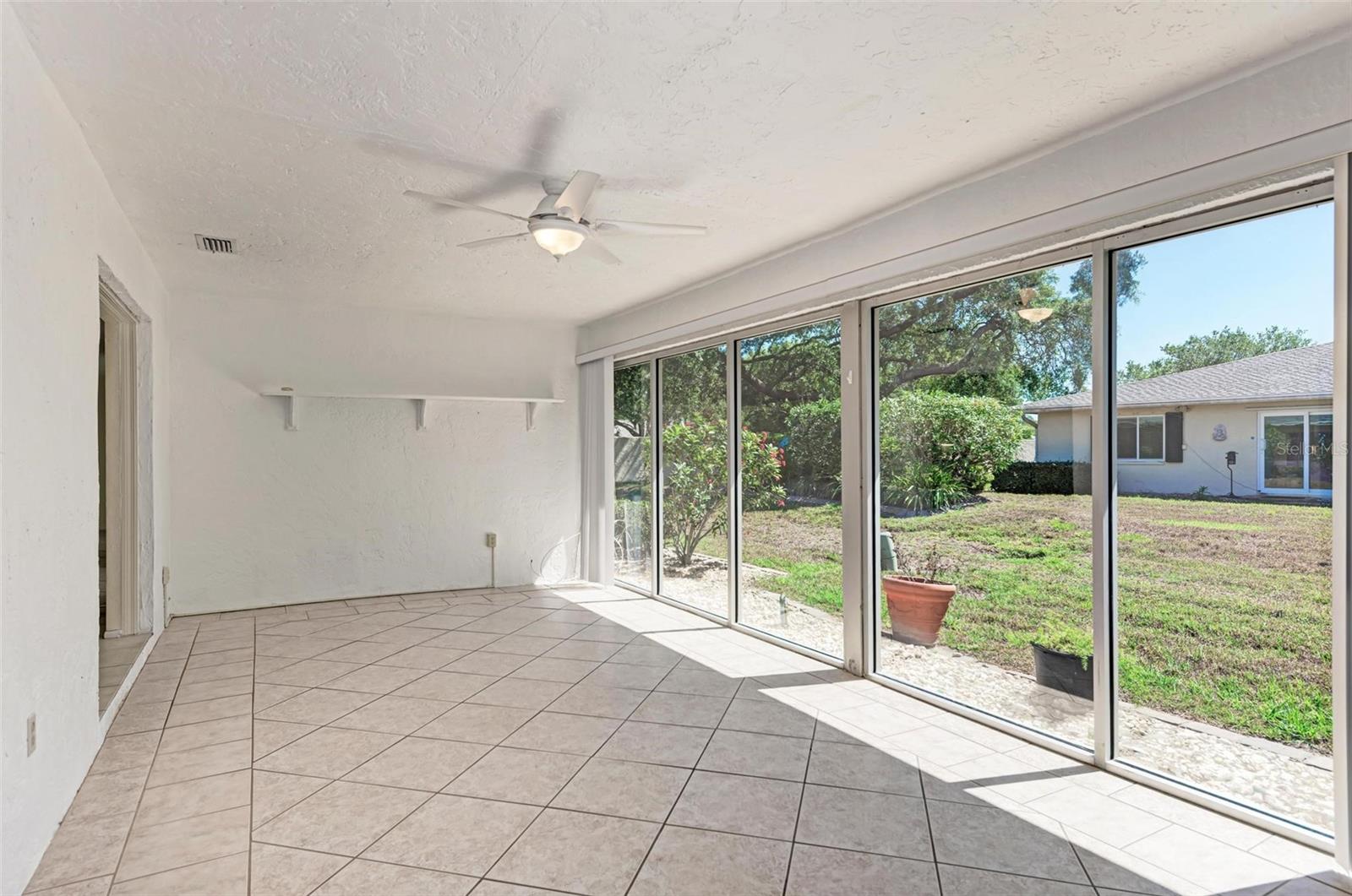 Villa at 6954 W COUNTRY CLUB DR N, SARASOTA, photo 18 of 22