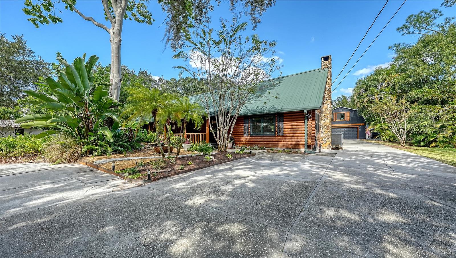 Single Family Residence at 10604 OAK RUN DR, BRADENTON, photo 2 of 100