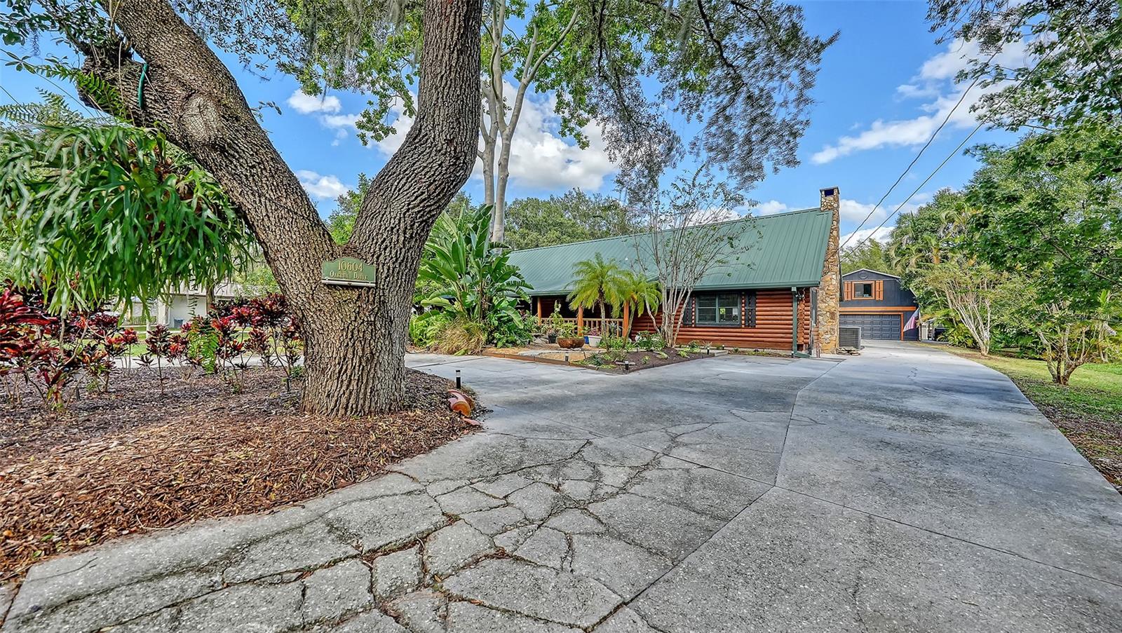 Single Family Residence at 10604 OAK RUN DR, BRADENTON, photo 4 of 100