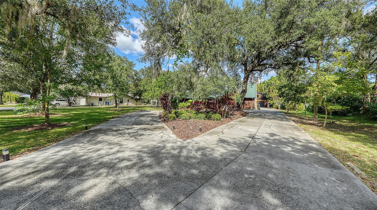 Single Family Residence at 10604 OAK RUN DR, BRADENTON, photo 5 of 100