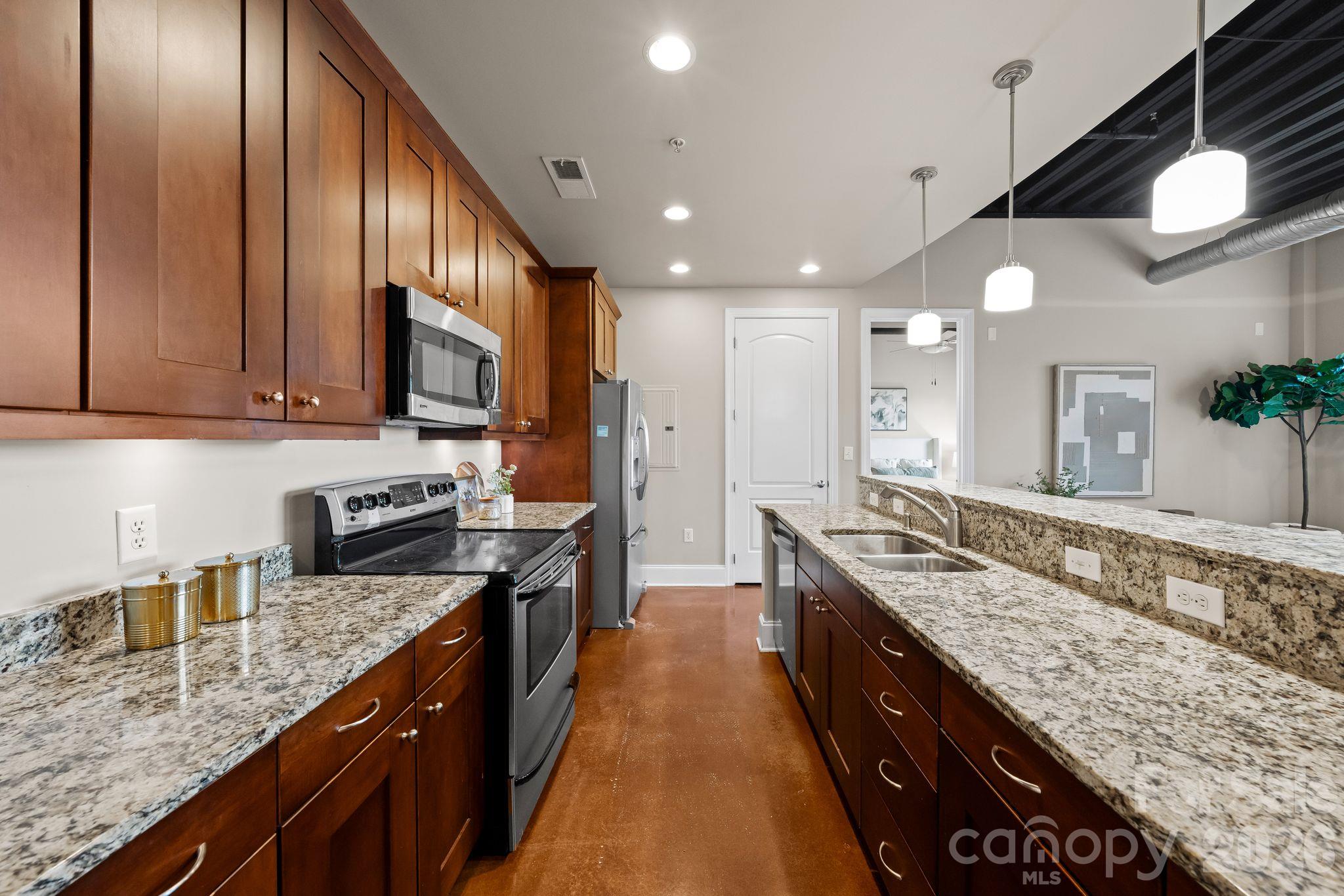Condominium at 2338 Yadkin Avenue, Charlotte, photo 5 of 27