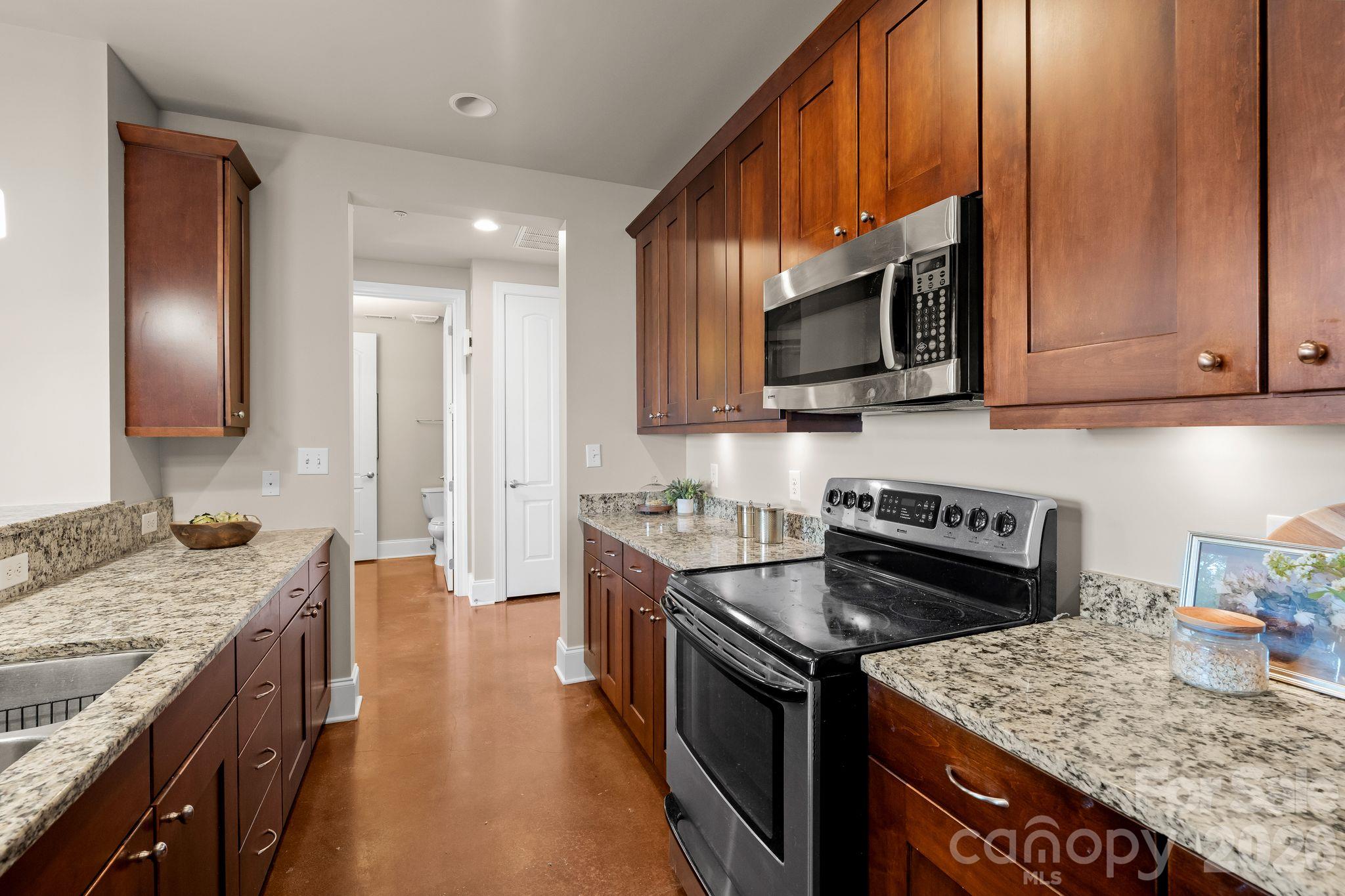 Condominium at 2338 Yadkin Avenue, Charlotte, photo 7 of 27