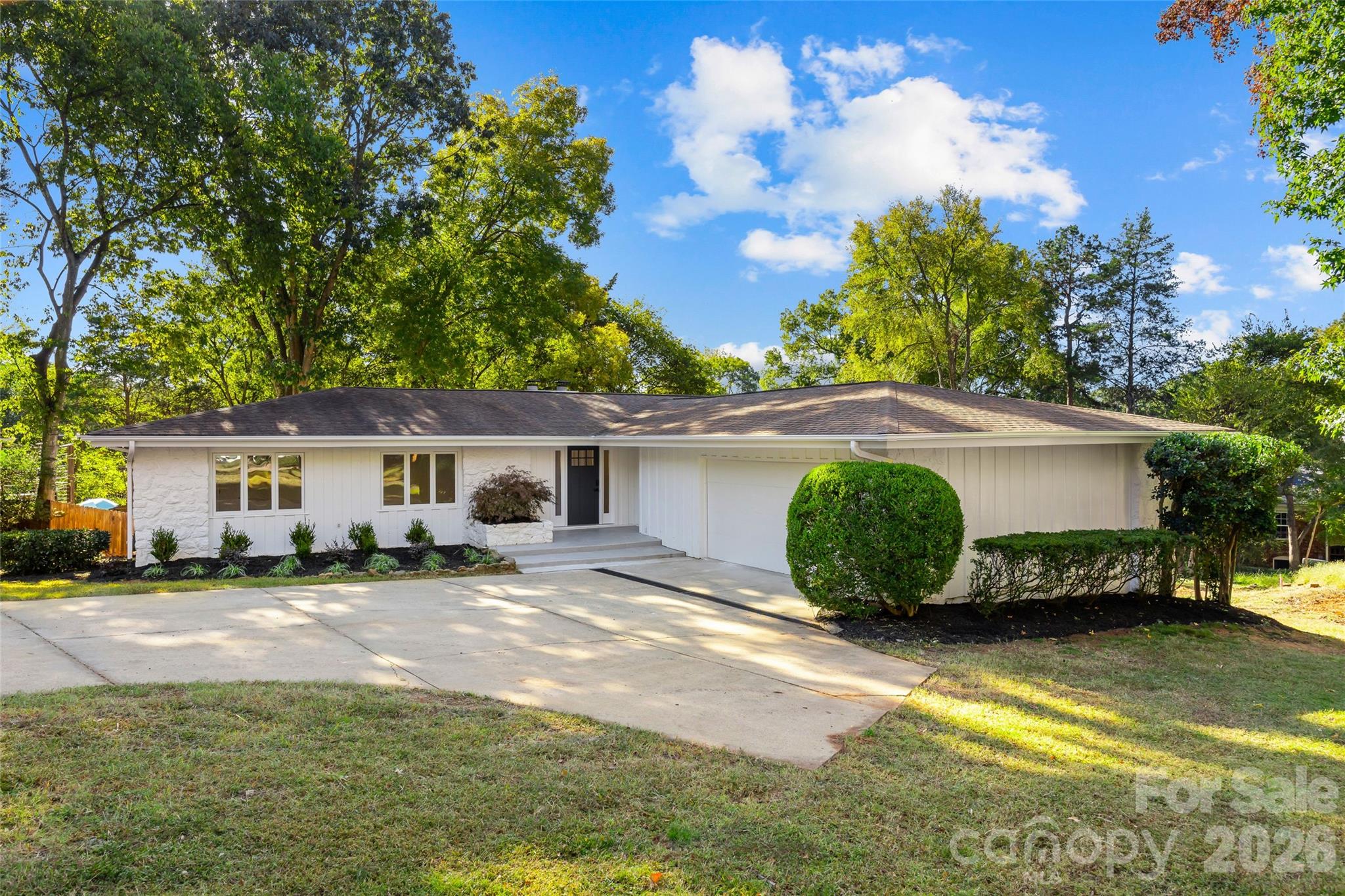 Single Family Residence at 7111 Hopeton Road, Charlotte, photo 2 of 38
