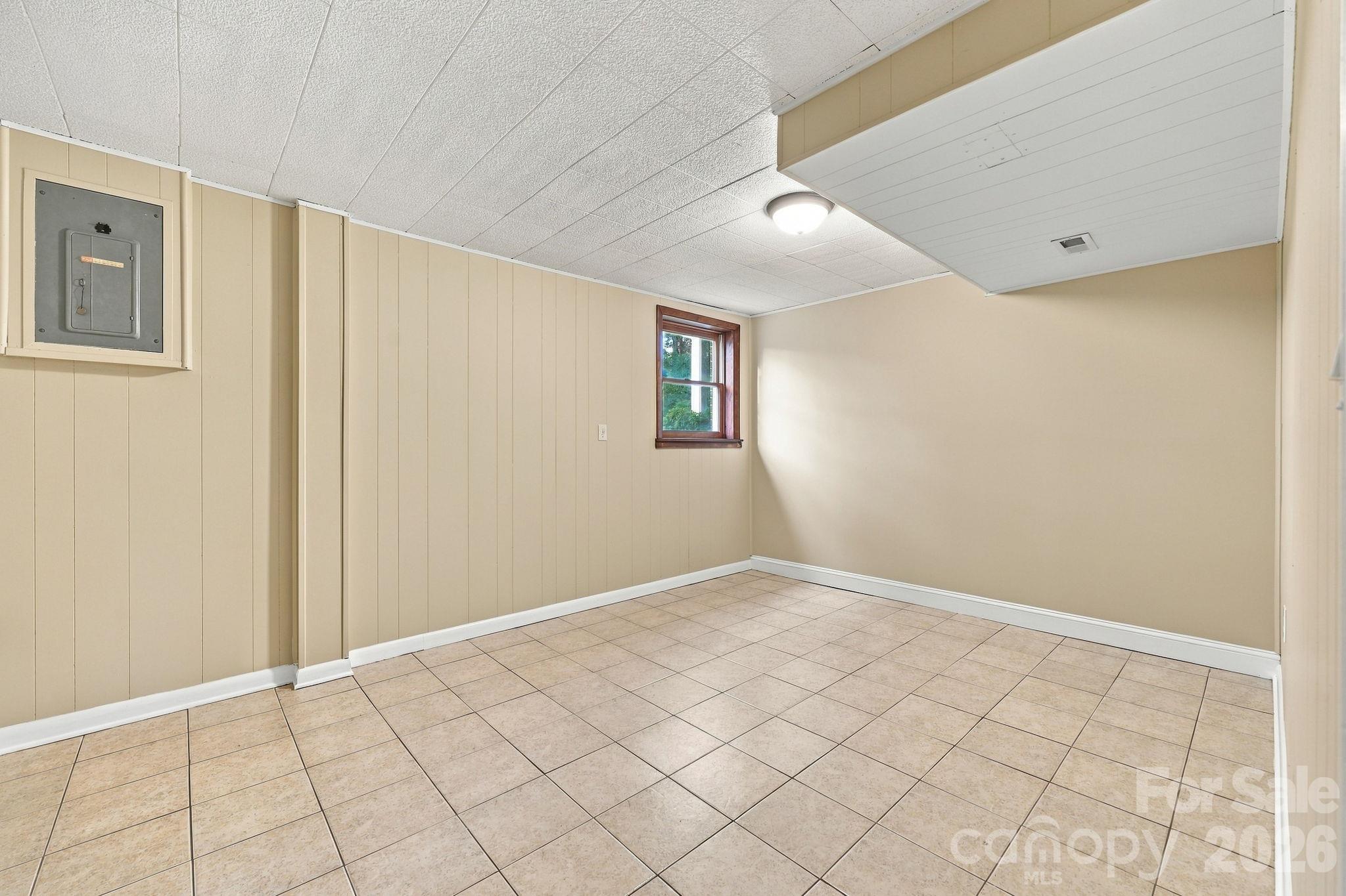 Downstairs Bedroom - 208 Ball Gap Road, Arden