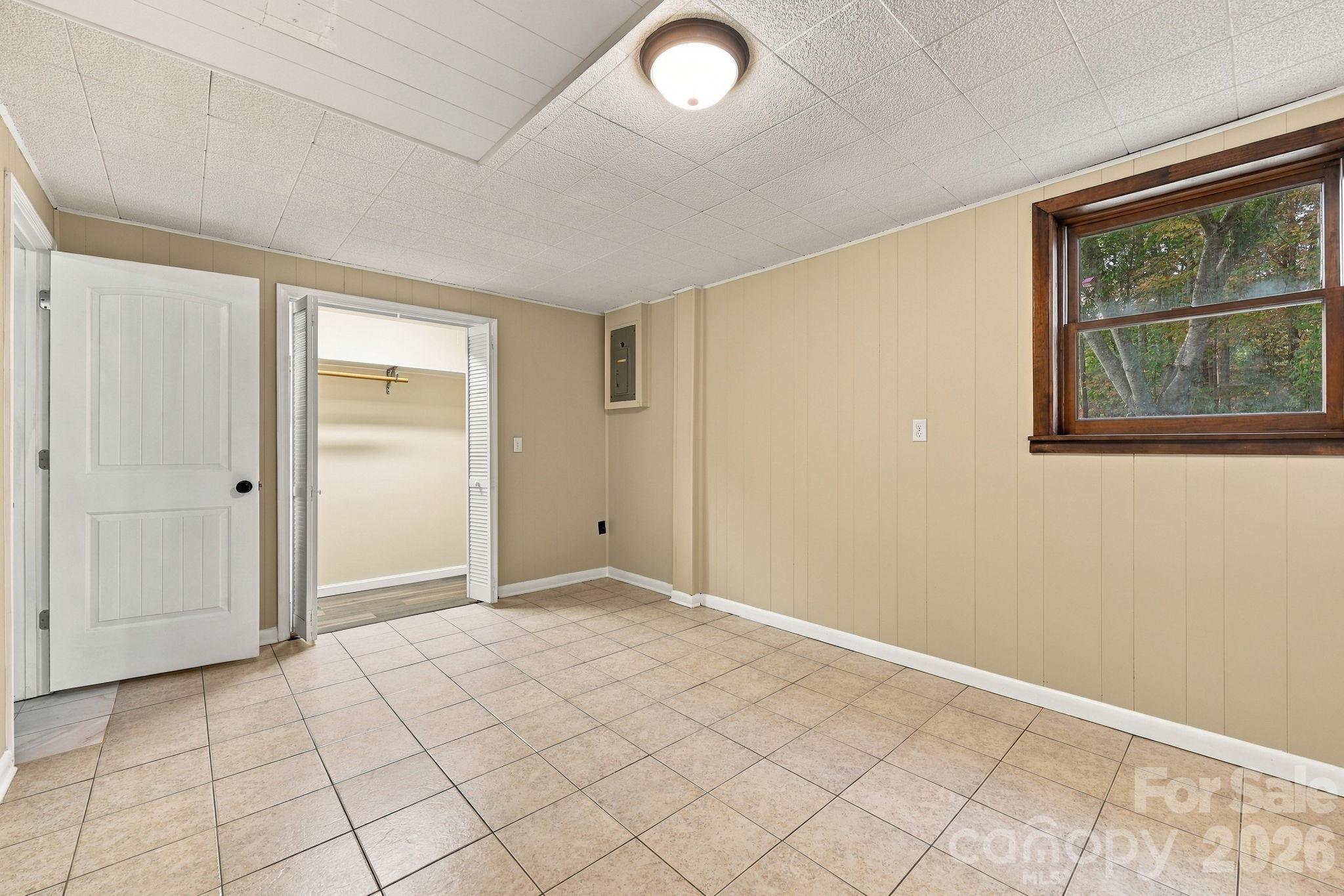Downstairs Bedroom - 208 Ball Gap Road, Arden