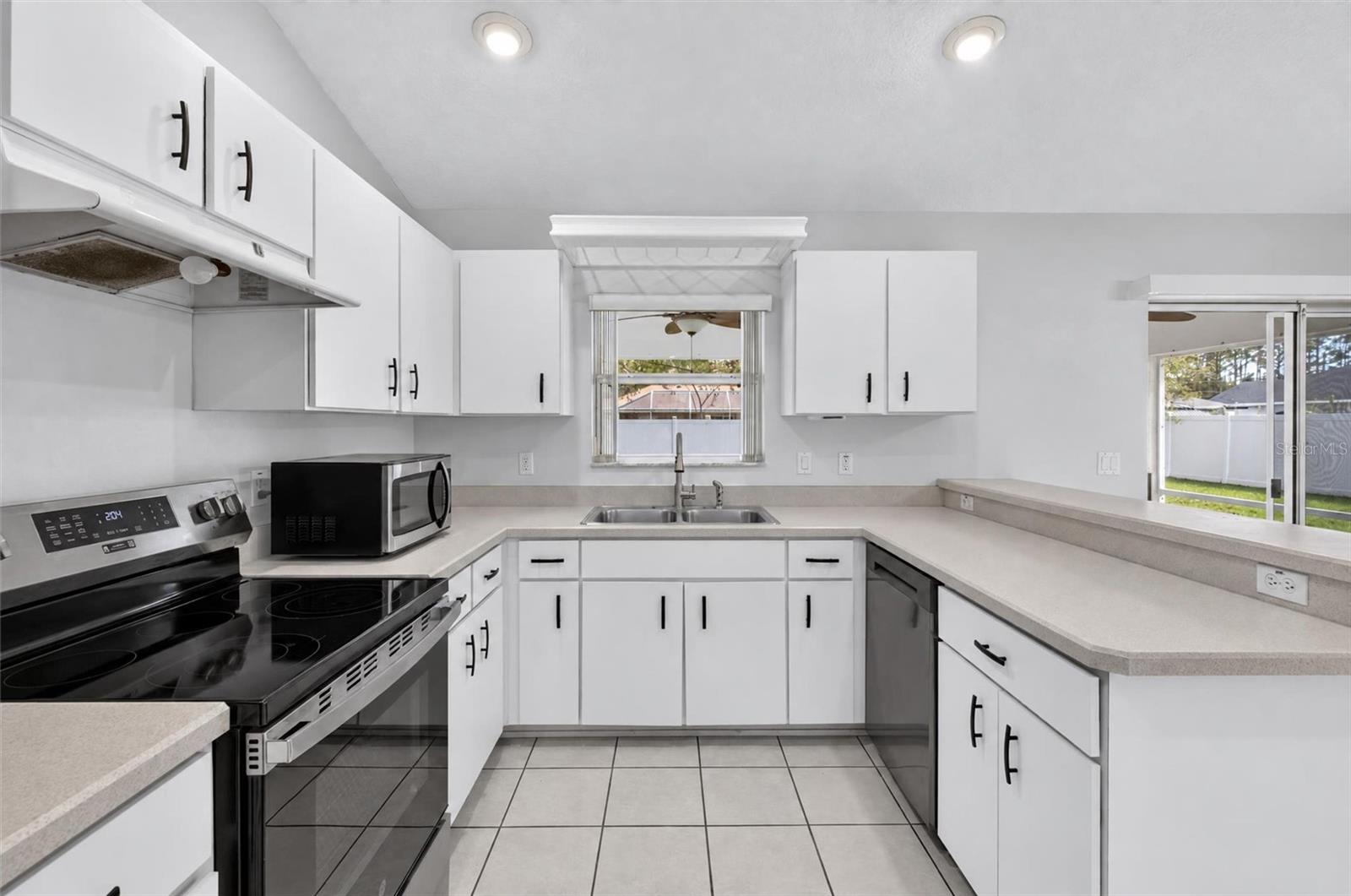 Single Family Residence at 25 POTTERS LN, PALM COAST, photo 17 of 63