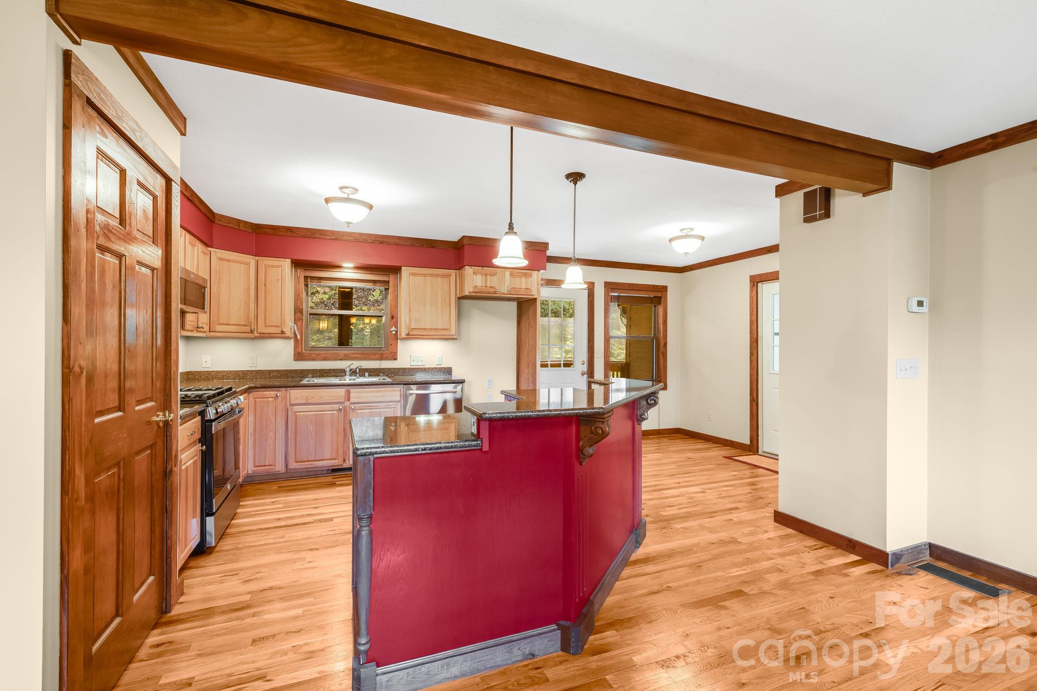 Kitchen, showing Island - 92 Longridge Lane, Waynesville