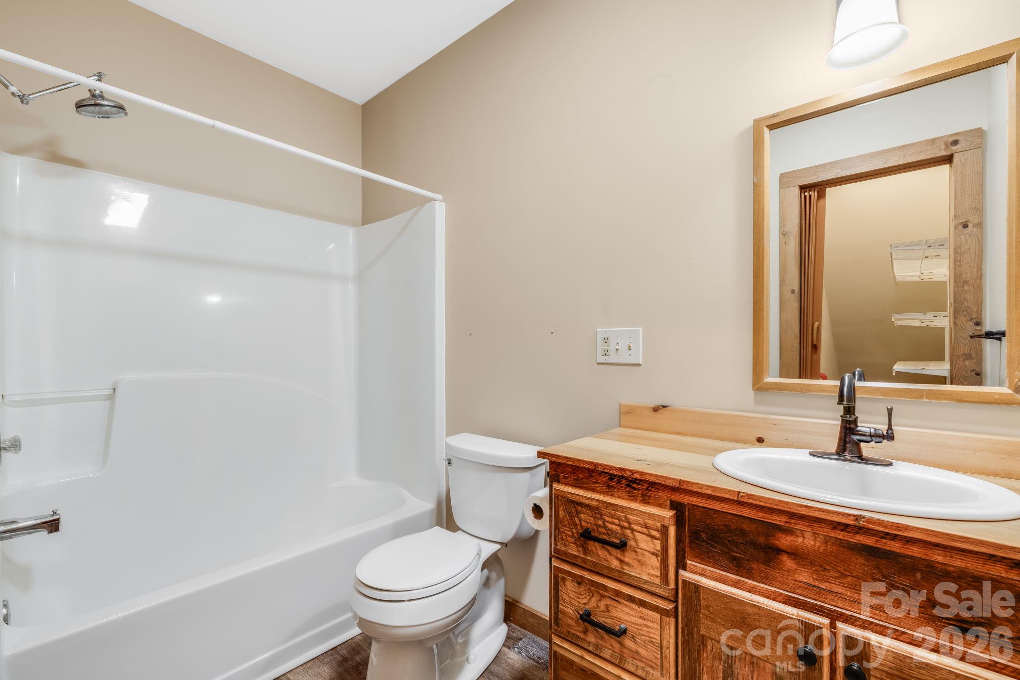 Downstairs Bathroom - 92 Longridge Lane, Waynesville